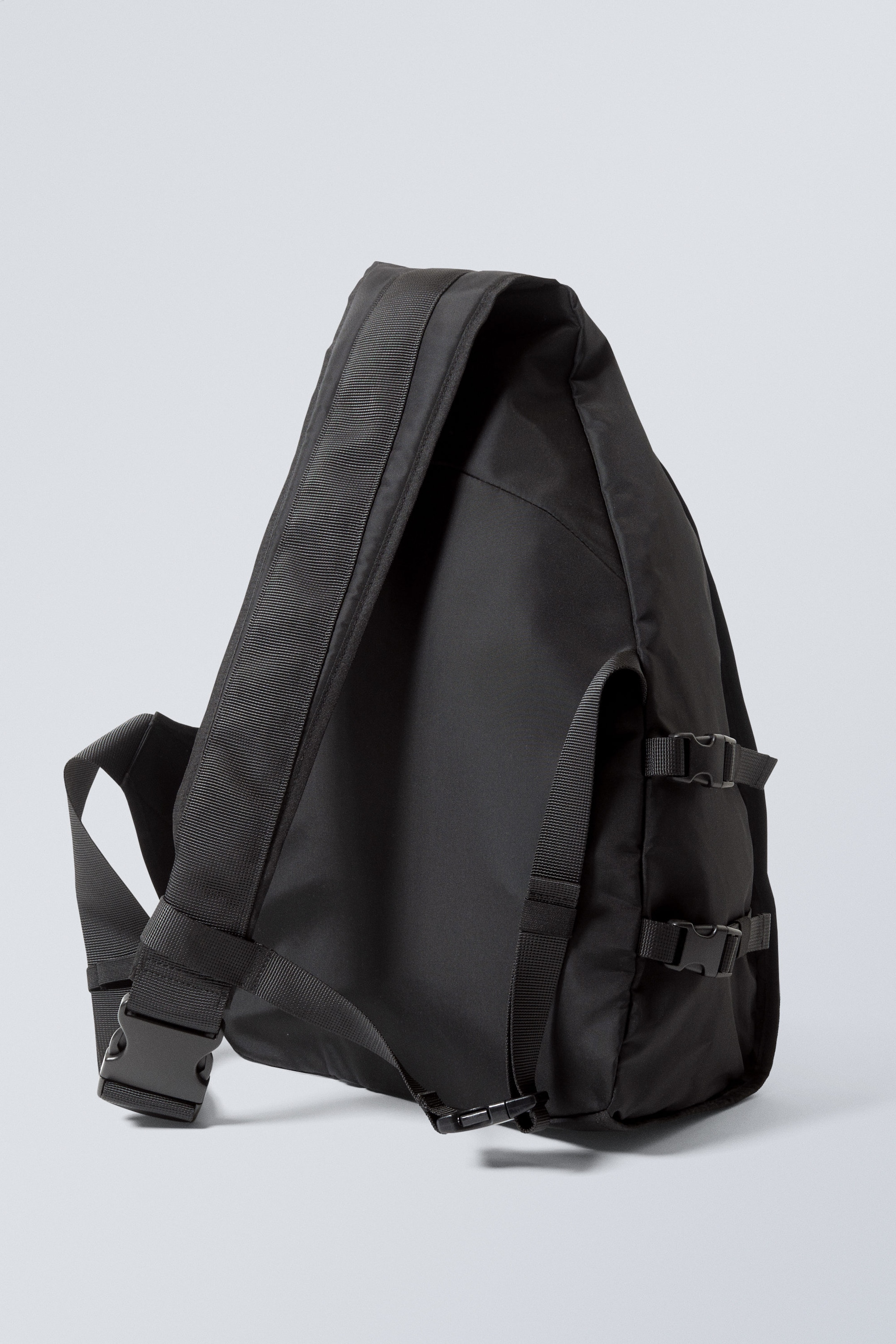 Noir - Grand sac à dos en nylon avec bandoulière - 1