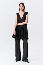 Black - Flowy V-Neck Mini Dress - 0