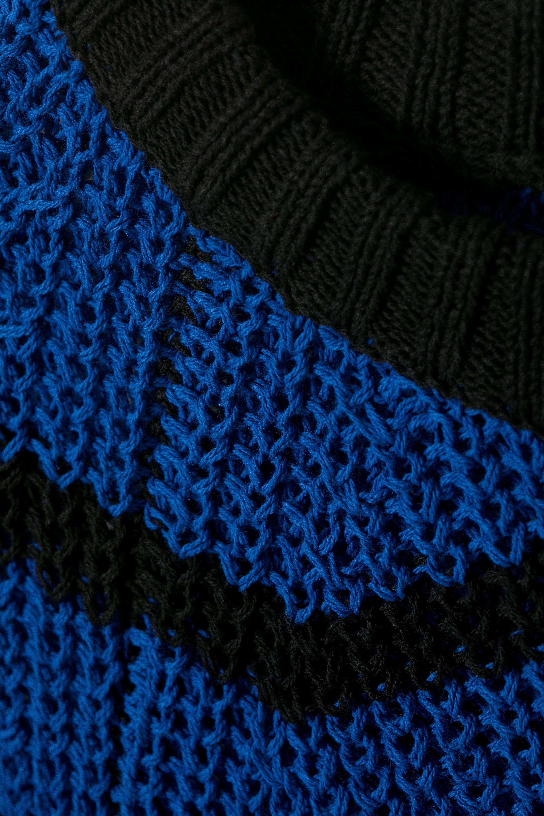 Blauwe strepen - Gestreepte gebreide trui met raglanmouwen - 2