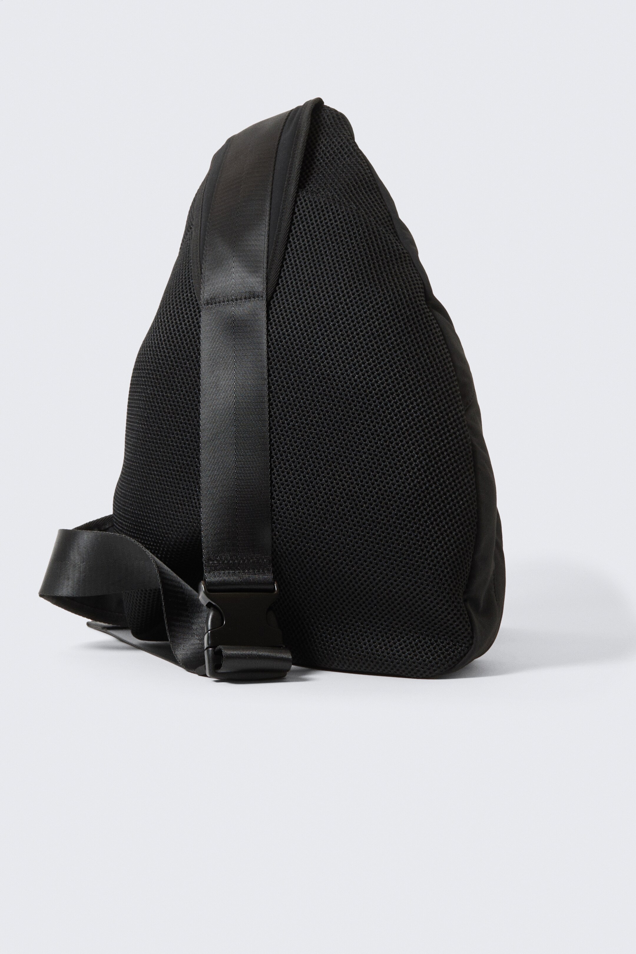 Visa större bild: Sling Crossbody-väska - Svart - DAM | H&M SE 3