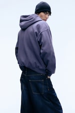 Dunkelviolett - Weiter Hoodie mit Reißverschluss und Print - 3