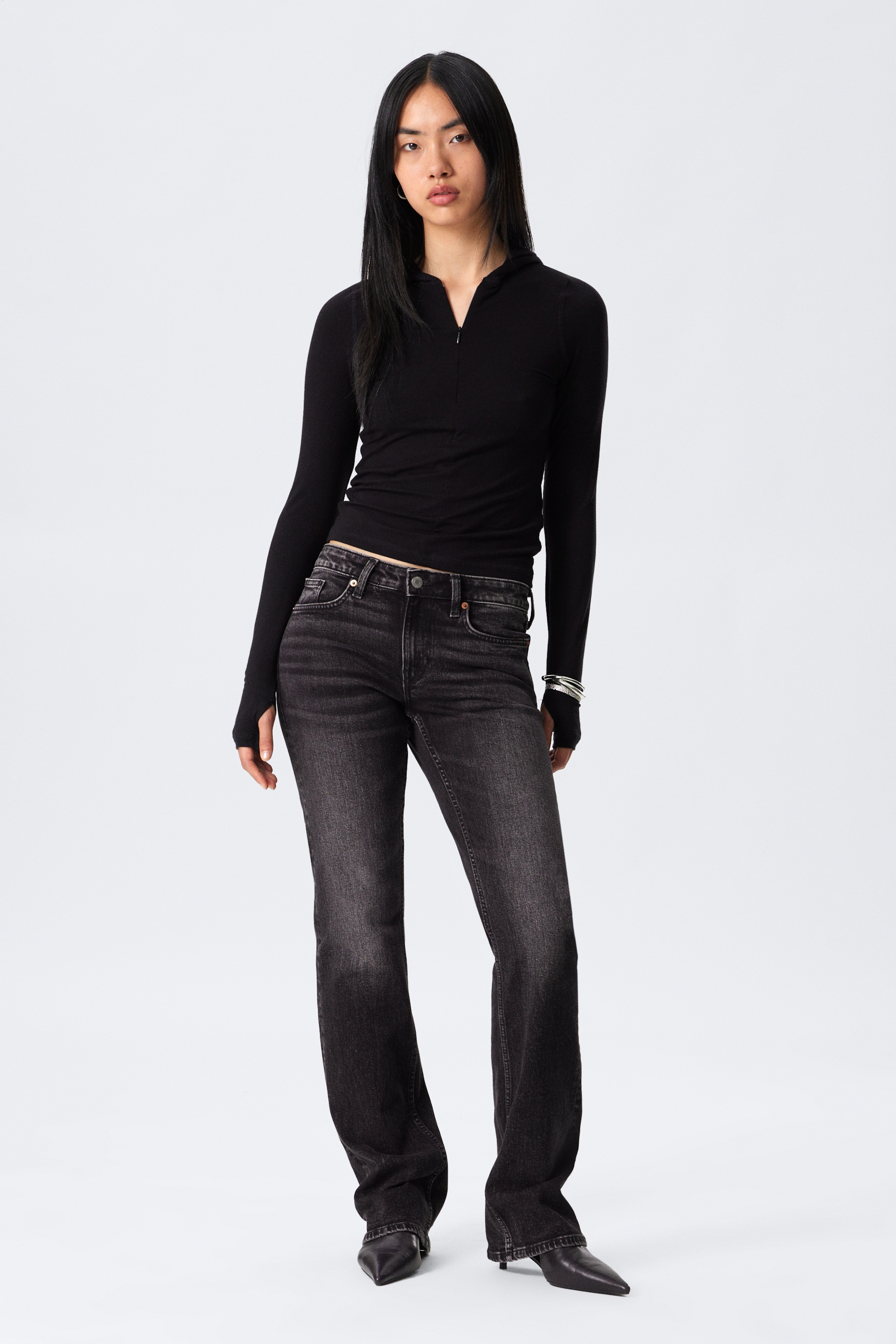 Grösseres Bild ansehen: Tension Mid Rise Slim Bootcut Leg Jeans - Paloma Black - Schwarz - DAMEN | H&M CH 1