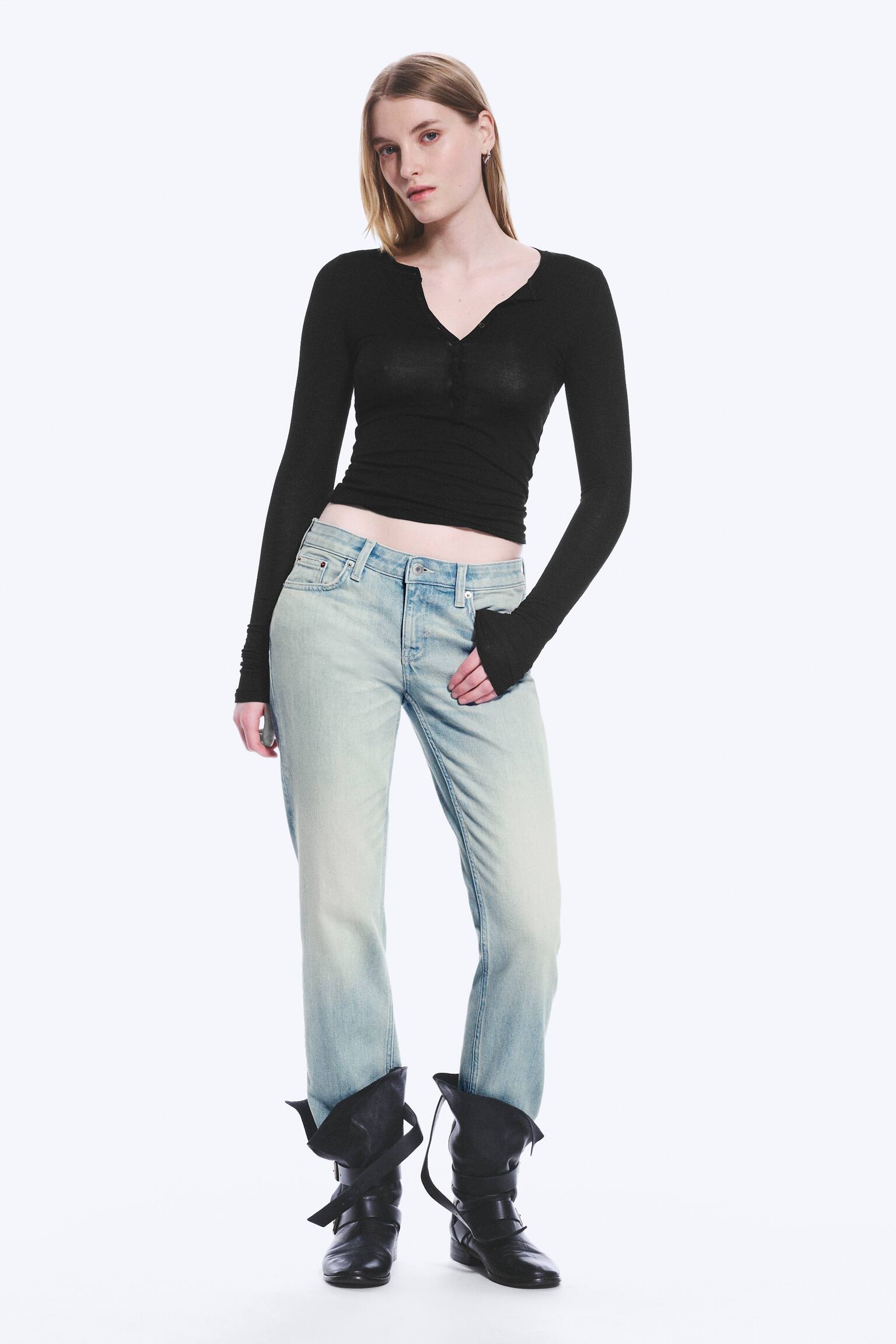 Jeans Slim de Cintura Baixa com Perna Direita Neptune - Azul Desbotado - Azul Claro/Lavagem preta - Preto/Hino Azul - Azul Médio - 4