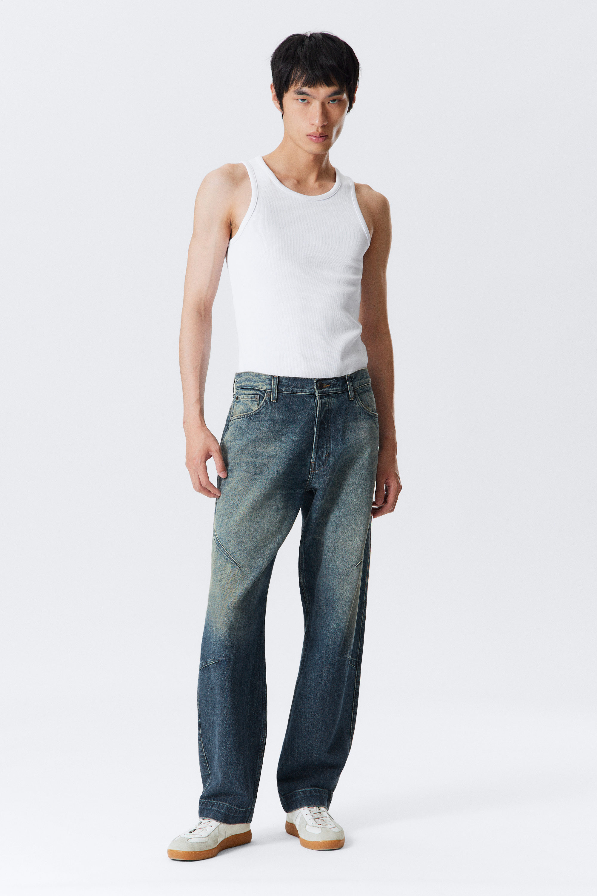 Baltic Blue - Dunkelblau - Weite Low-Waist-Jeans mit Tapered Leg und Abnähern - 1