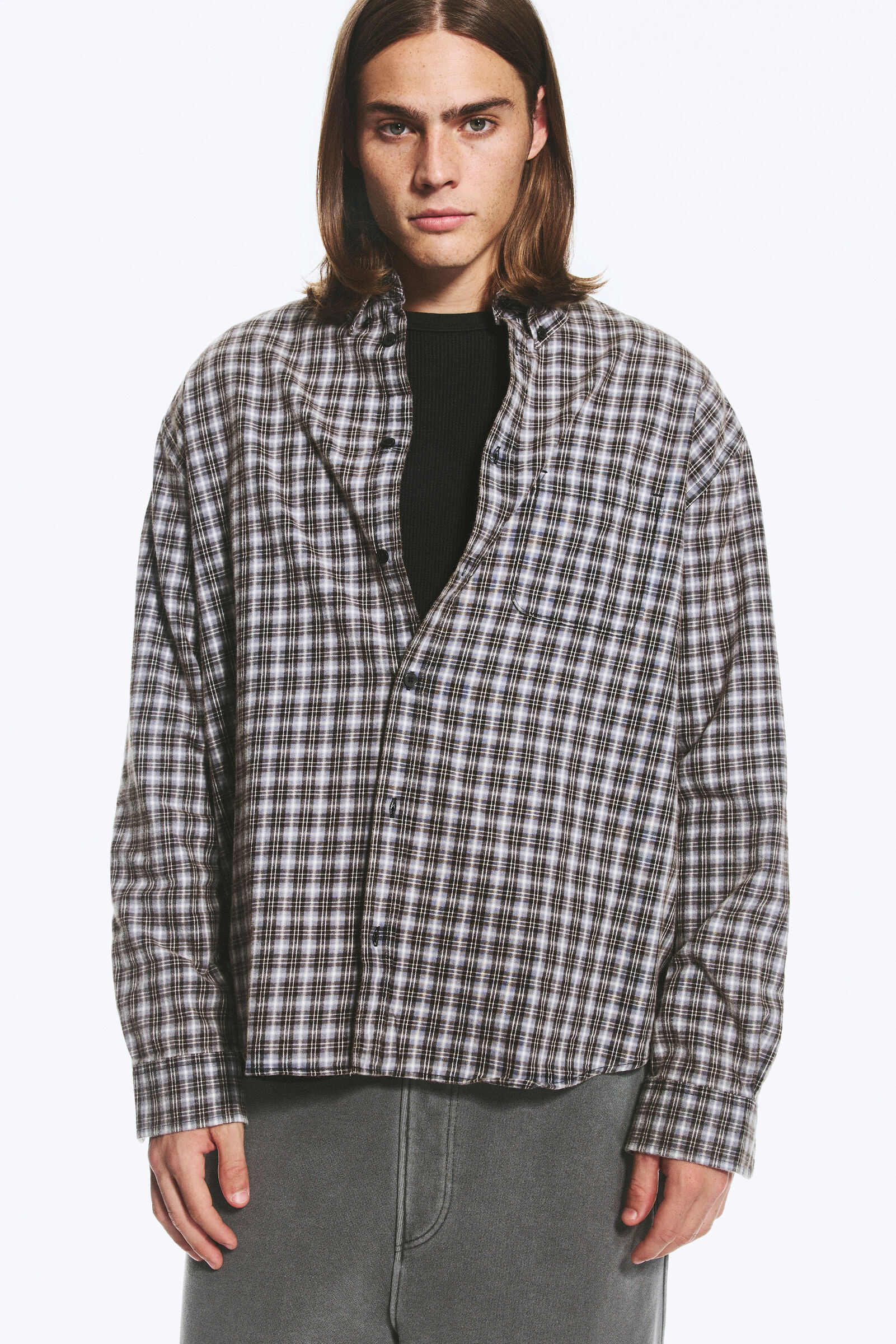 Long-sleeved flannel buttoned shirt