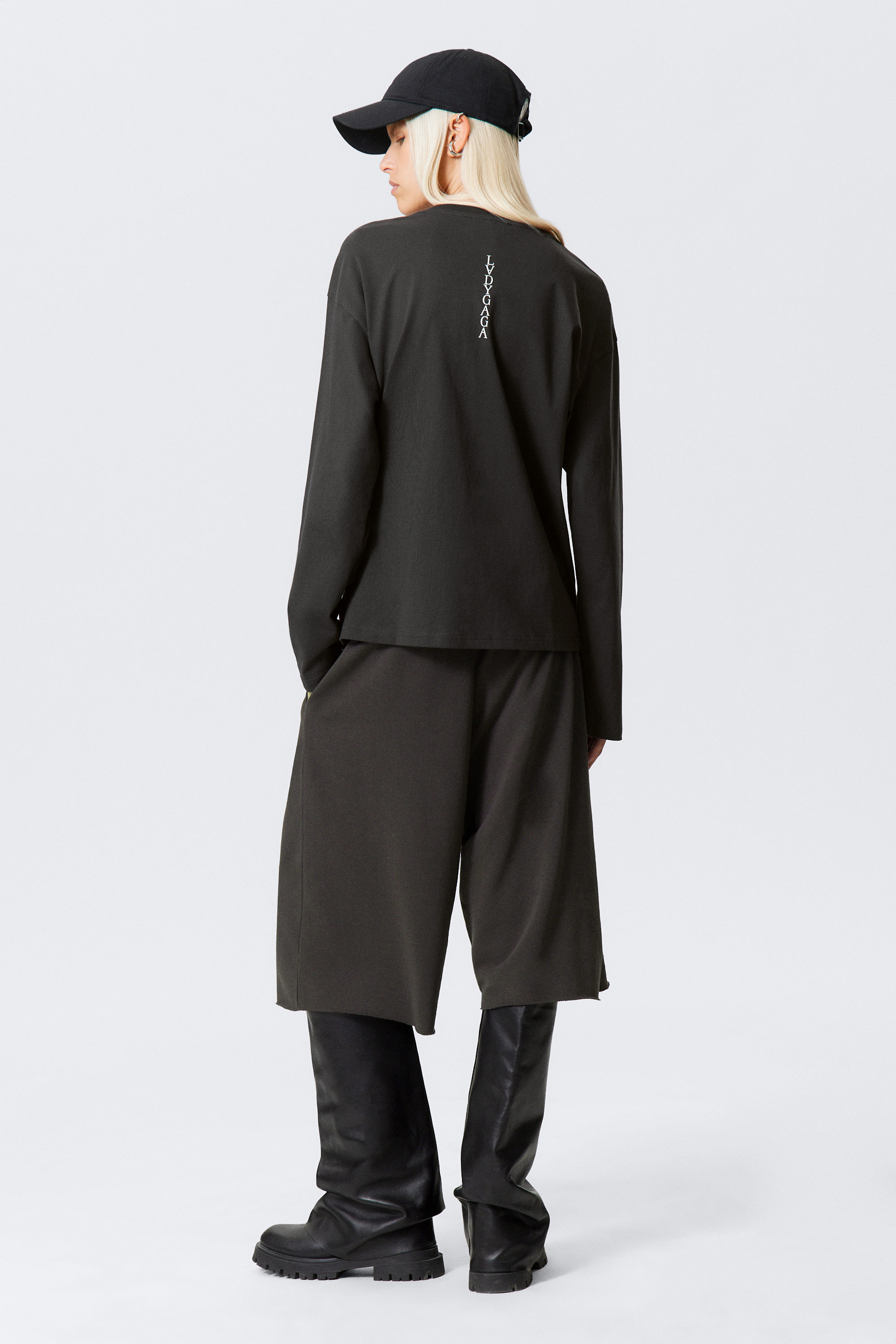STRONG OURS ブラック ロンT カットソー lady gaga long-sleeved t-shirt - Off-black | Weekday EU