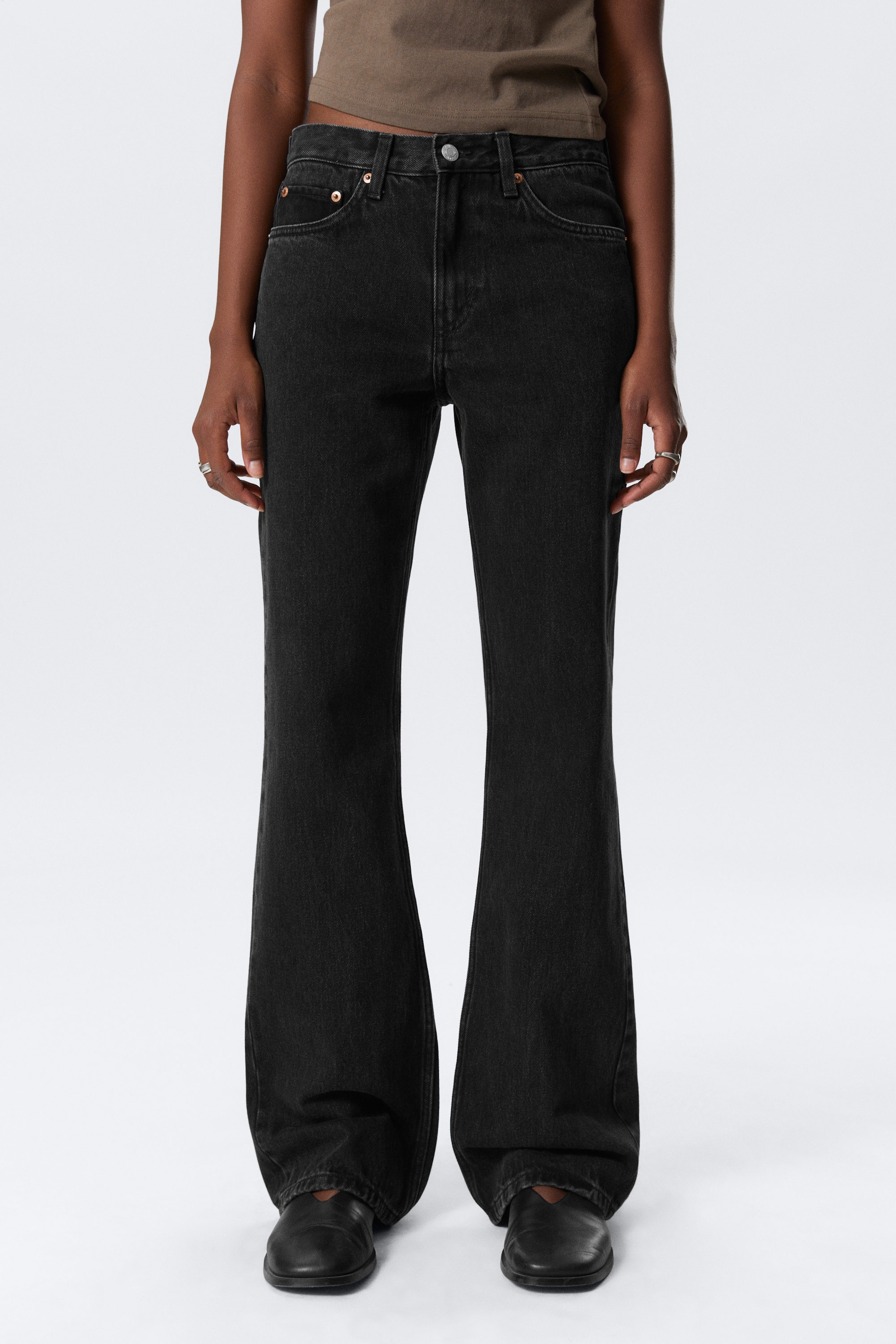 Tuned Black - Svart - Moon Mid Waist Regular Bootcut Leg Jeans - 2