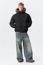 Schwarz - Pufferjacke mit Kapuze und Kunstpelzbesatz - 2