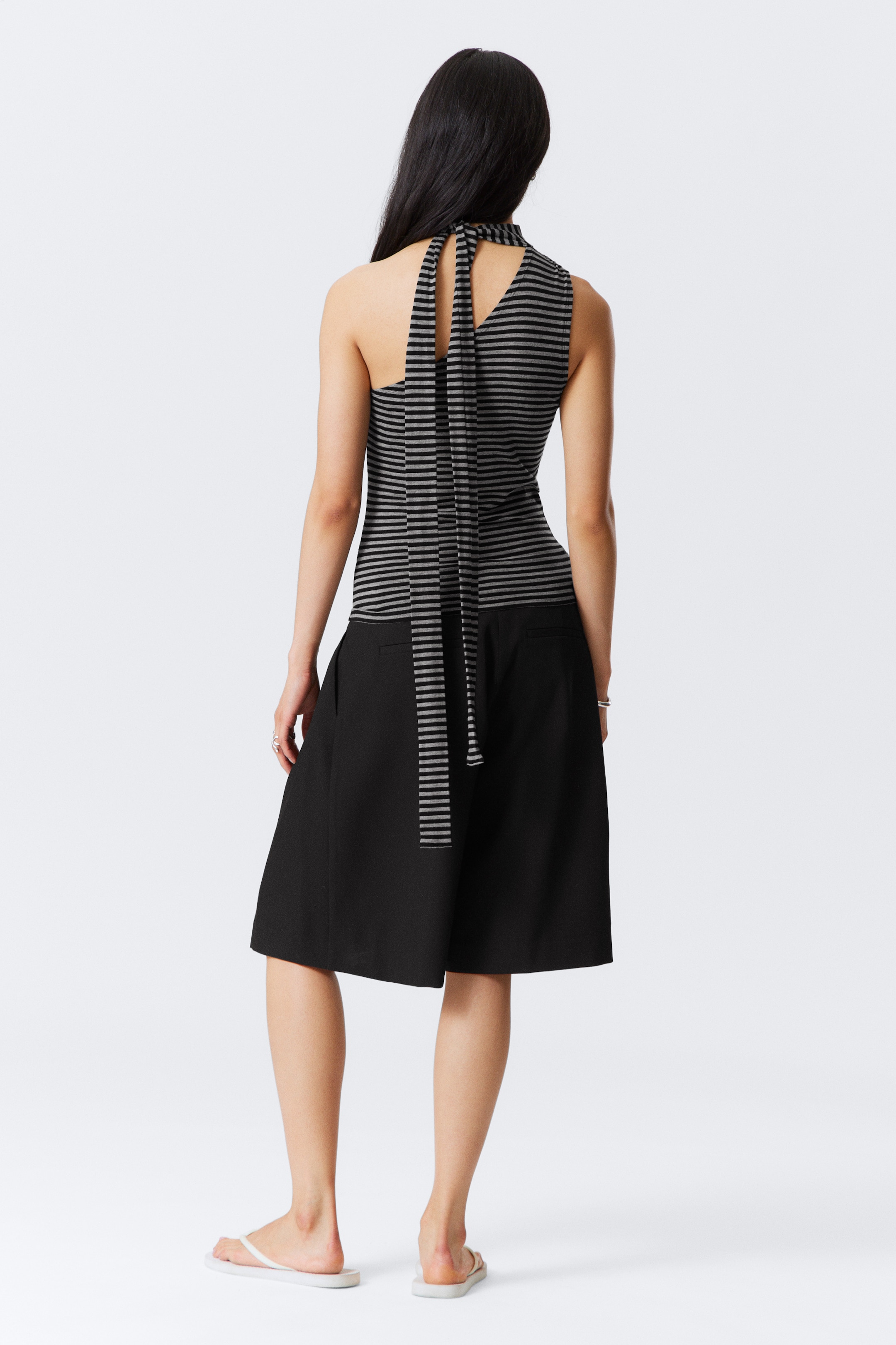 Grotere afbeelding bekijken: Lyocell one-shoulder top met strik - Gestreept grijs - DAMES | H&M NL 5
