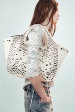 Ljus Mullvad - Canvasväska med nitar - 0