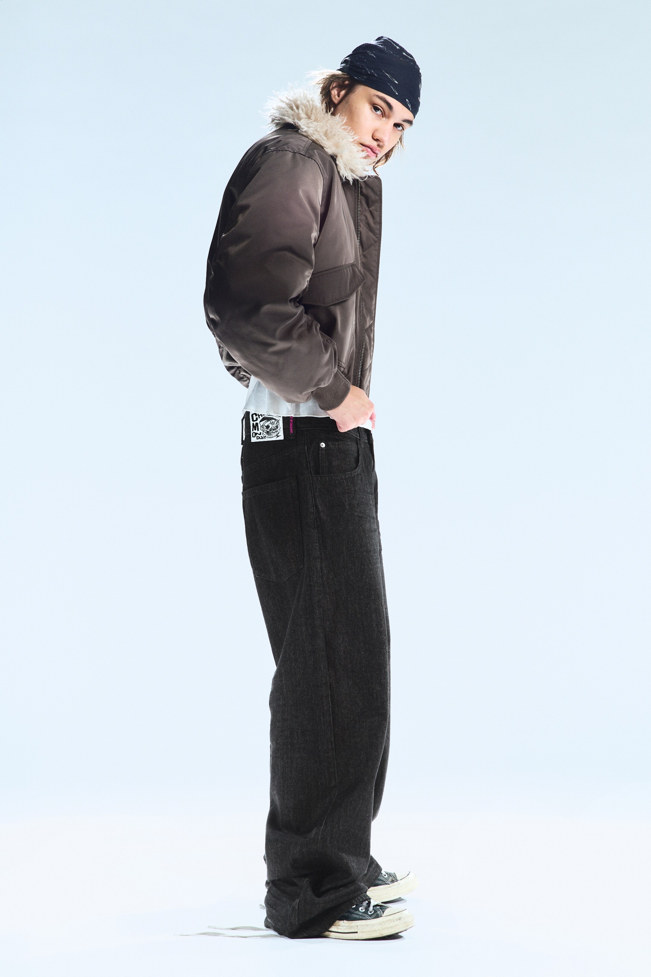 Zobrazit větší obrázek: Looser Regular Waist Loose Straight Jeans - Extra Black Rinse - MUŽI | H&M CZ 2