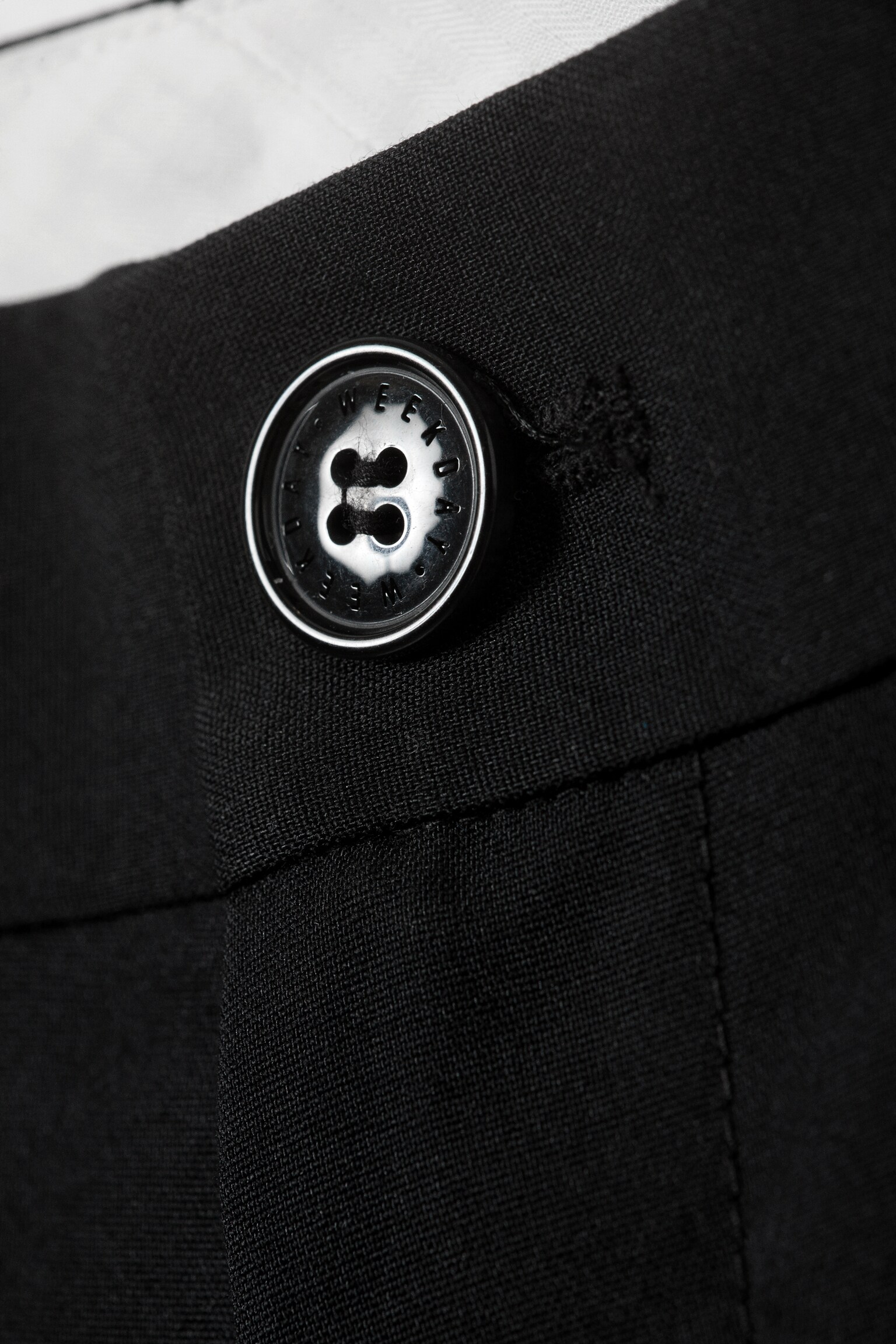 Pantaloni evazați cu talie joasă, croială relaxată, din material de costum - Negru - 2