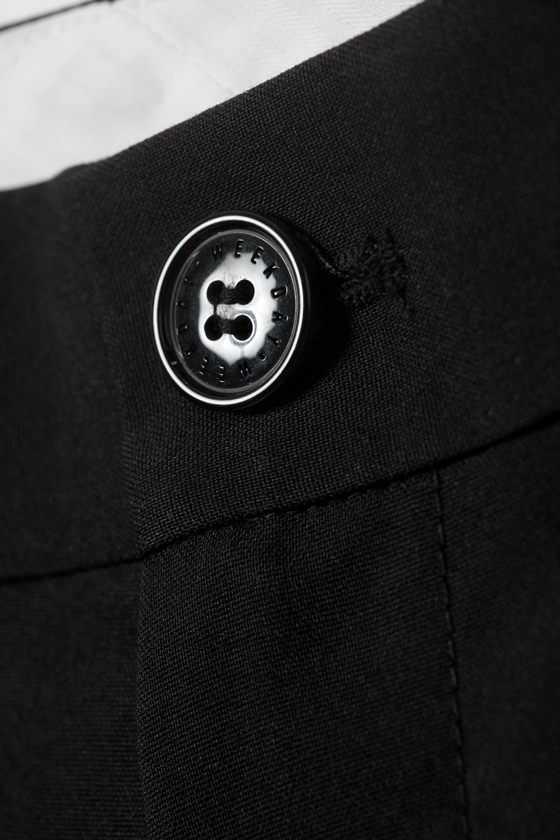 Schwarz - Moe - Lockere Low-Waist-Anzughose mit Bootcut-Bein - 5