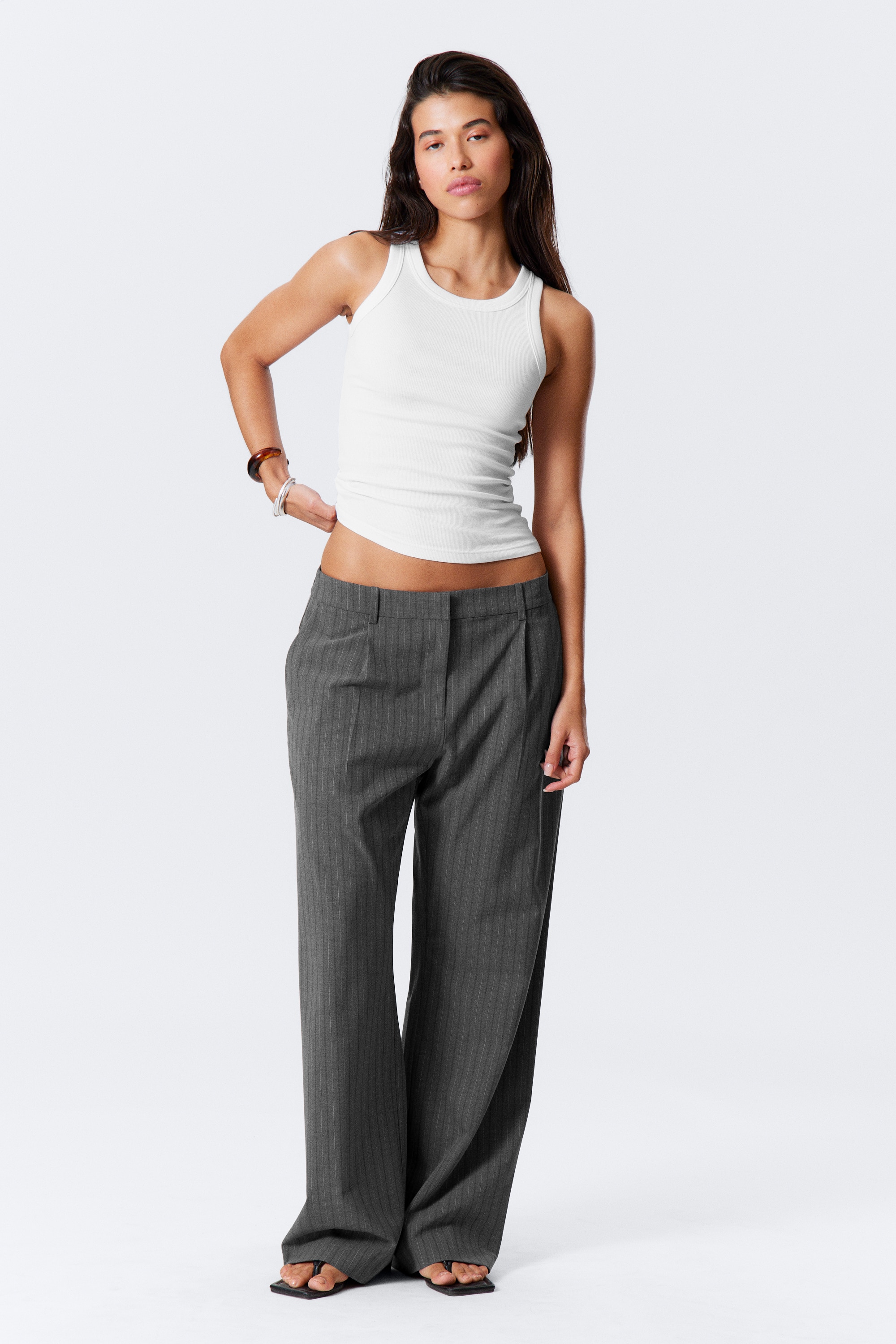 Relaxte pantalon met halfhoge taille en plooien - Gestreept donkergrijs gemêleerd/Zwart