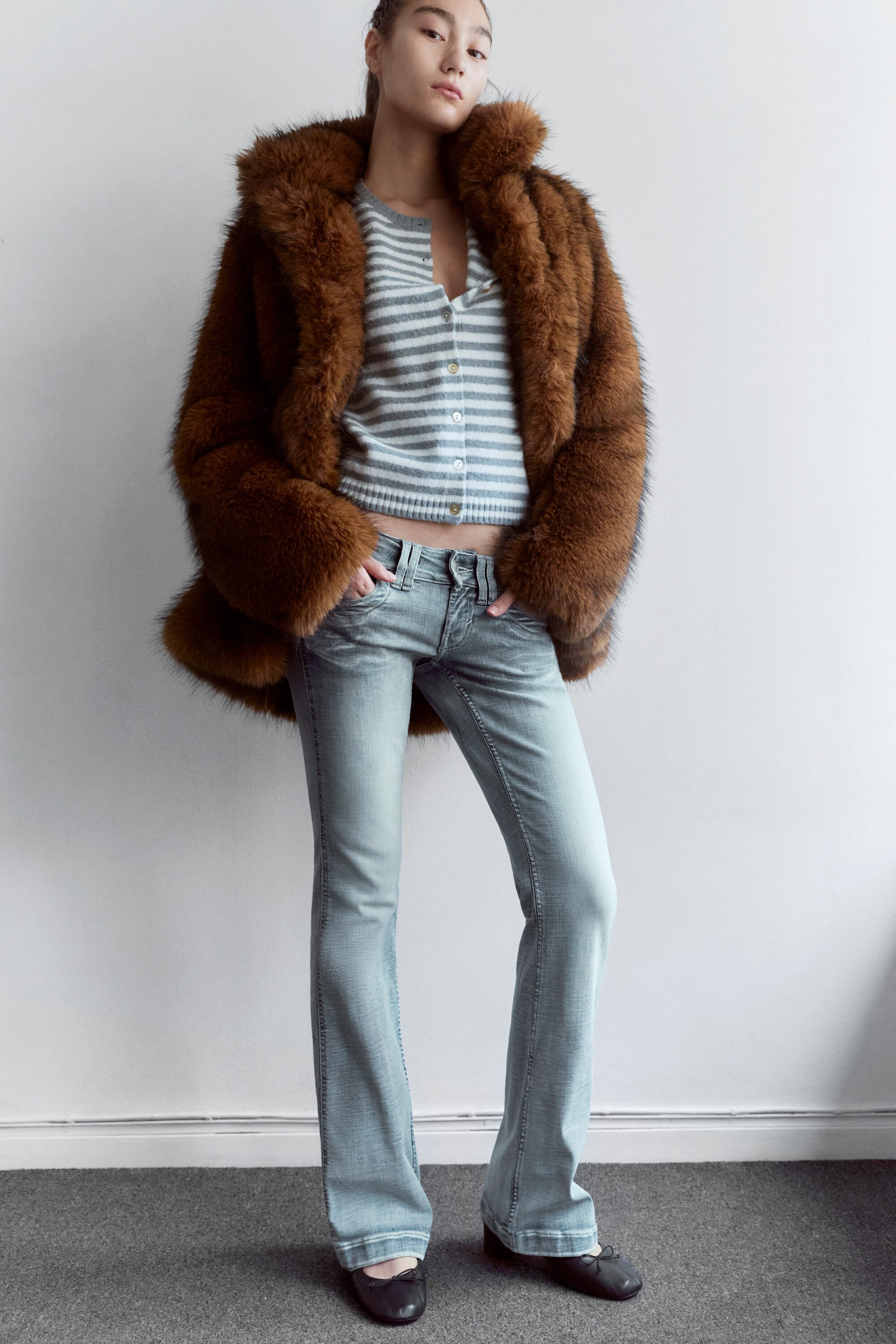 Ice Blue - Hellblau - Low Waist Slim Flared Jeans - 1