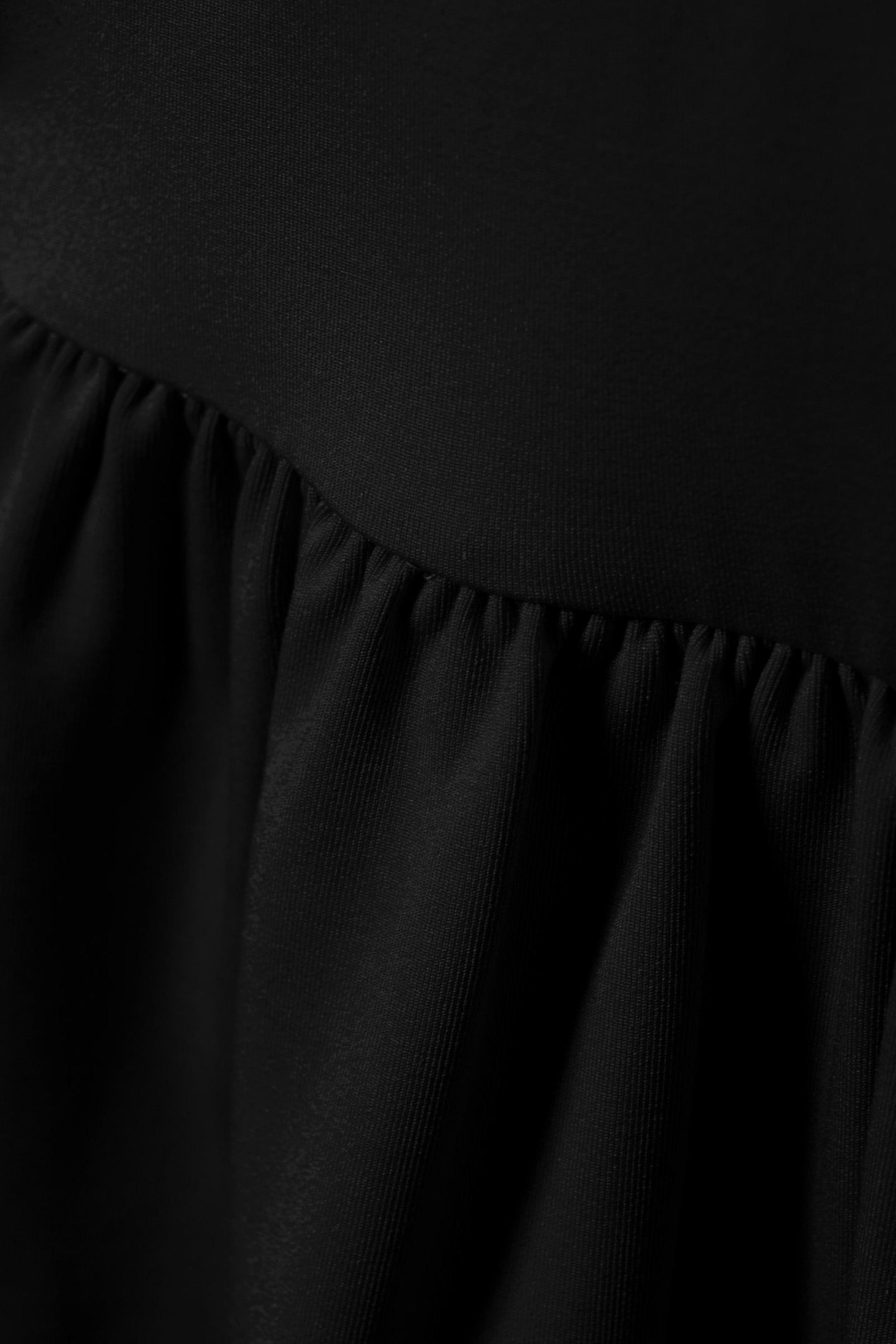 Schwarz - T-Shirt-Kleid mit Ballon-Silhouette - 4
