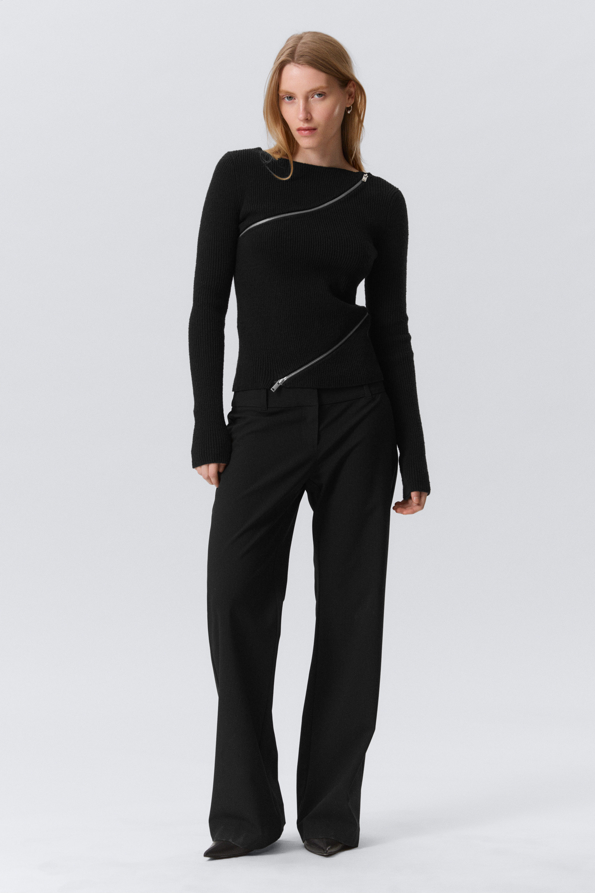 Schwarz - Schmaler asymmetrischer Zip-Strickpullover - 2