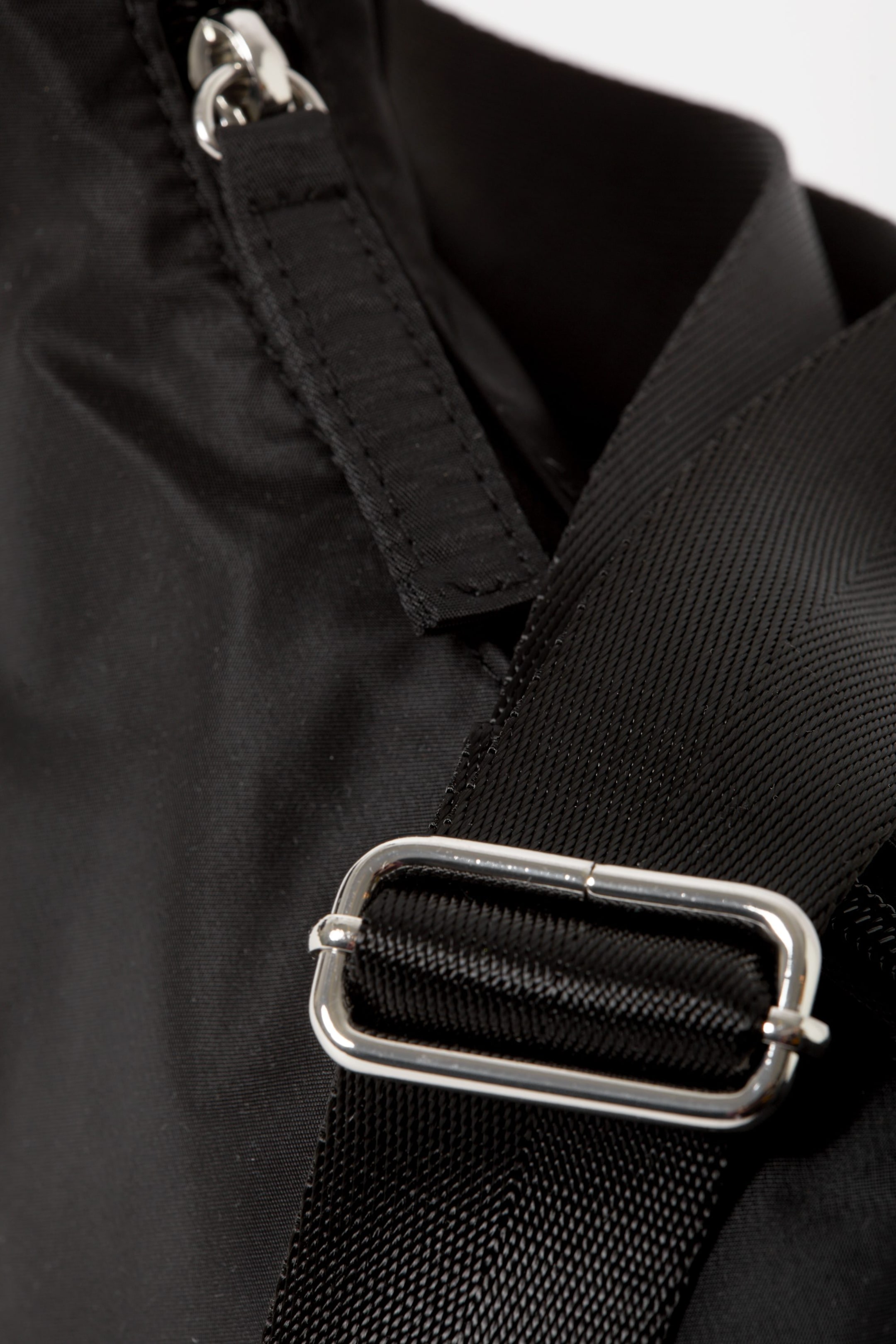 Schwarz/Reißverschluss - Handtasche Zari - 2