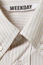 Beige med broderte striper - Oversized stripete poplinskjorte med knapper - 1