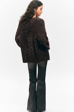 Dunkelbraunes Zebramuster - Oversized Strickjacke mit V-Ausschnitt - 2