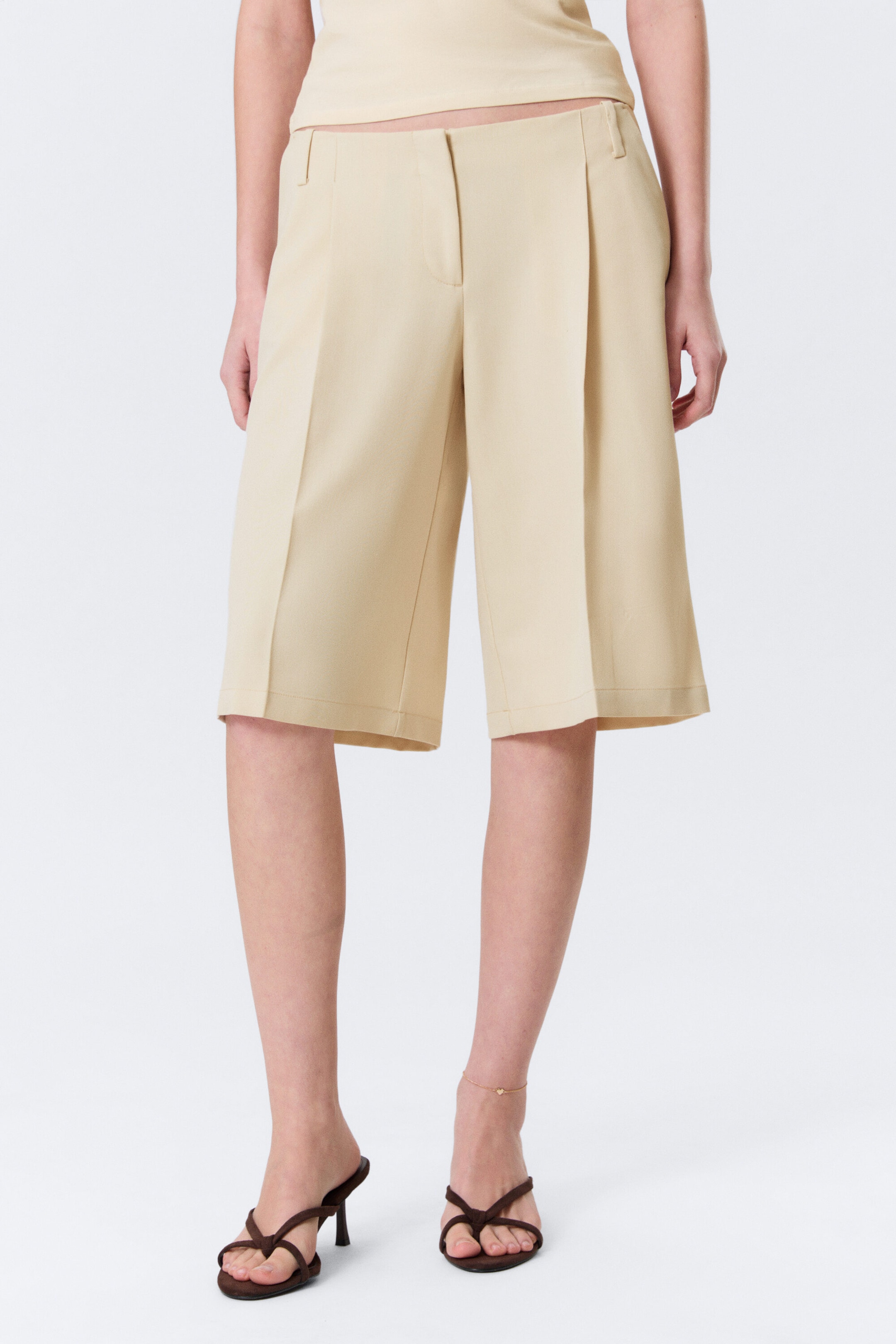 Light Beige - Loose Low Rise Three-quarter Length Suiting Shorts - 1