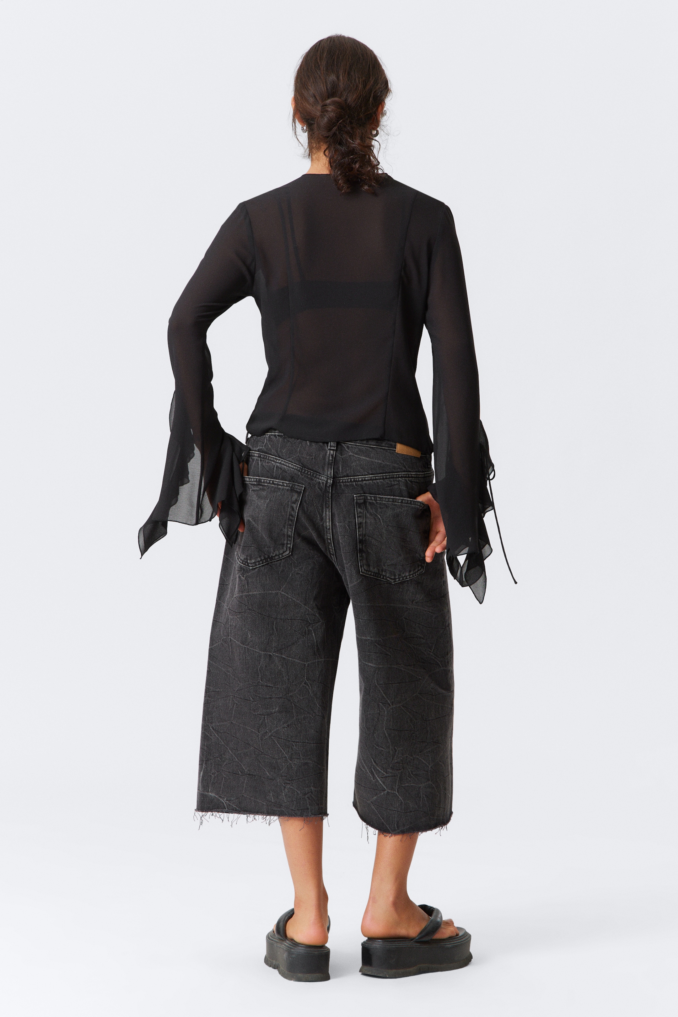 Zobrazit větší obrázek: Frilled Long-Sleeved Blouse - Black - ŽENY | H&M CZ 4
