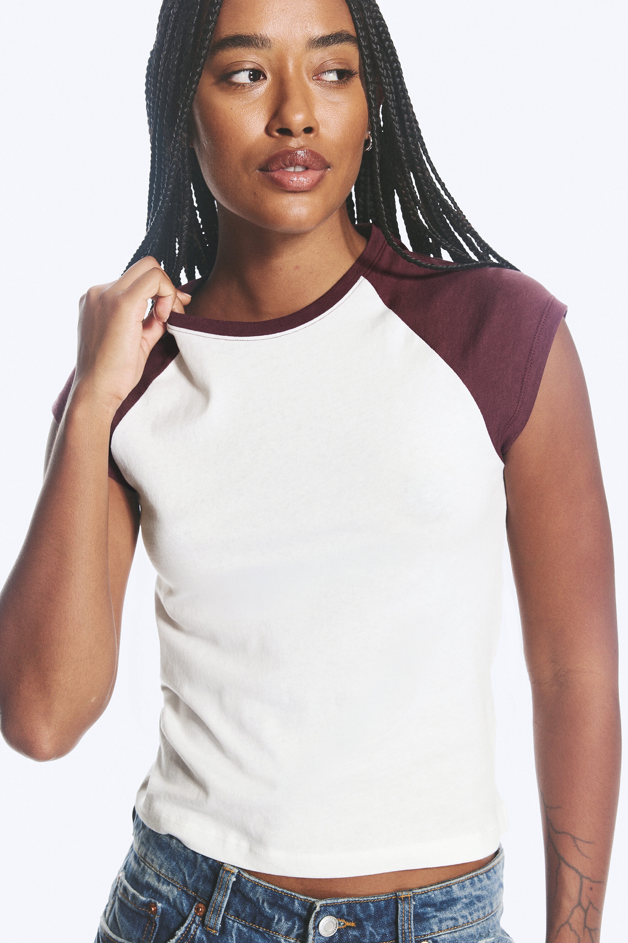 White/Burgundy - Short-Sleeved Raglan T-shirt - 2