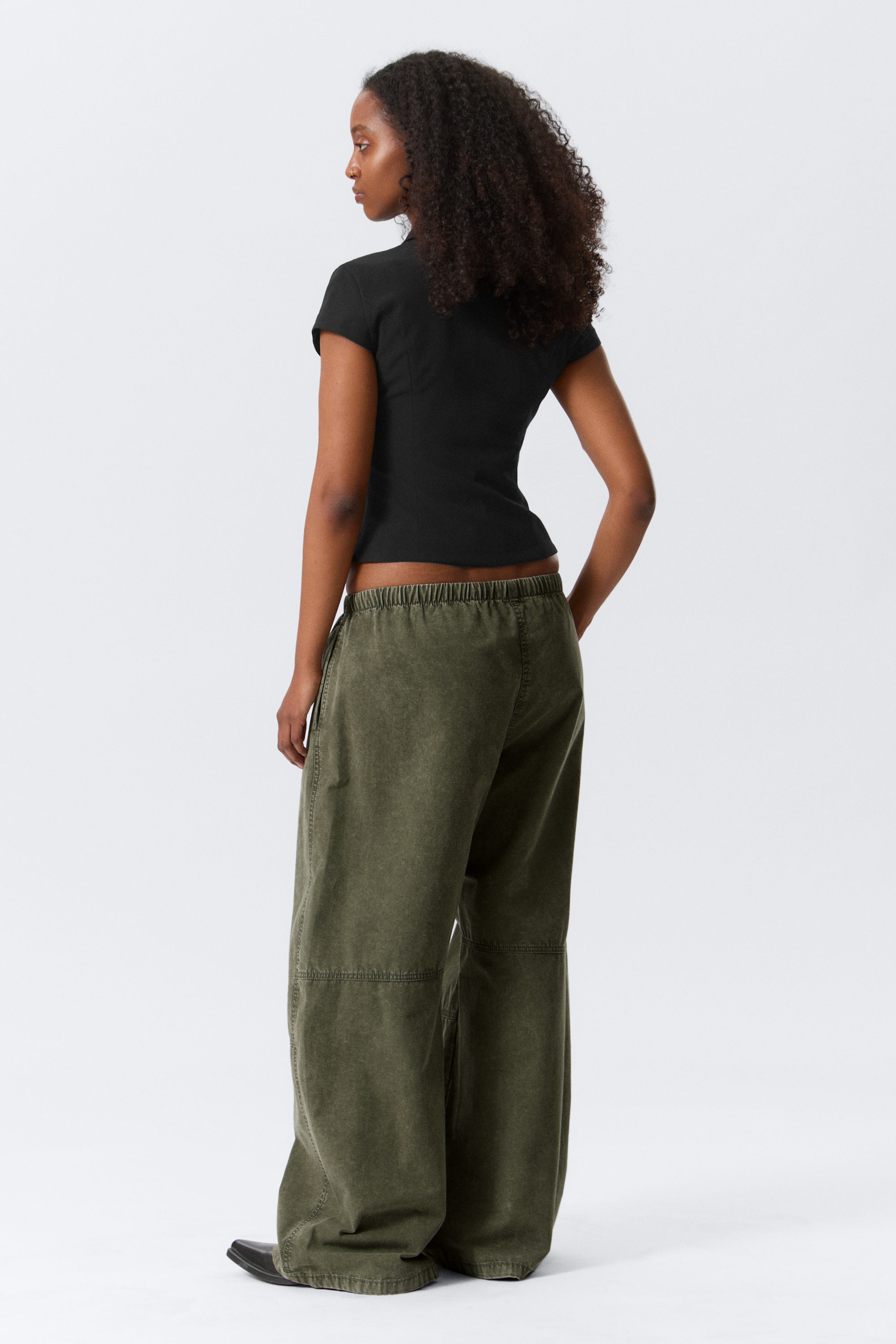 Black - Fitted Short-Sleeved Zip Top - 2