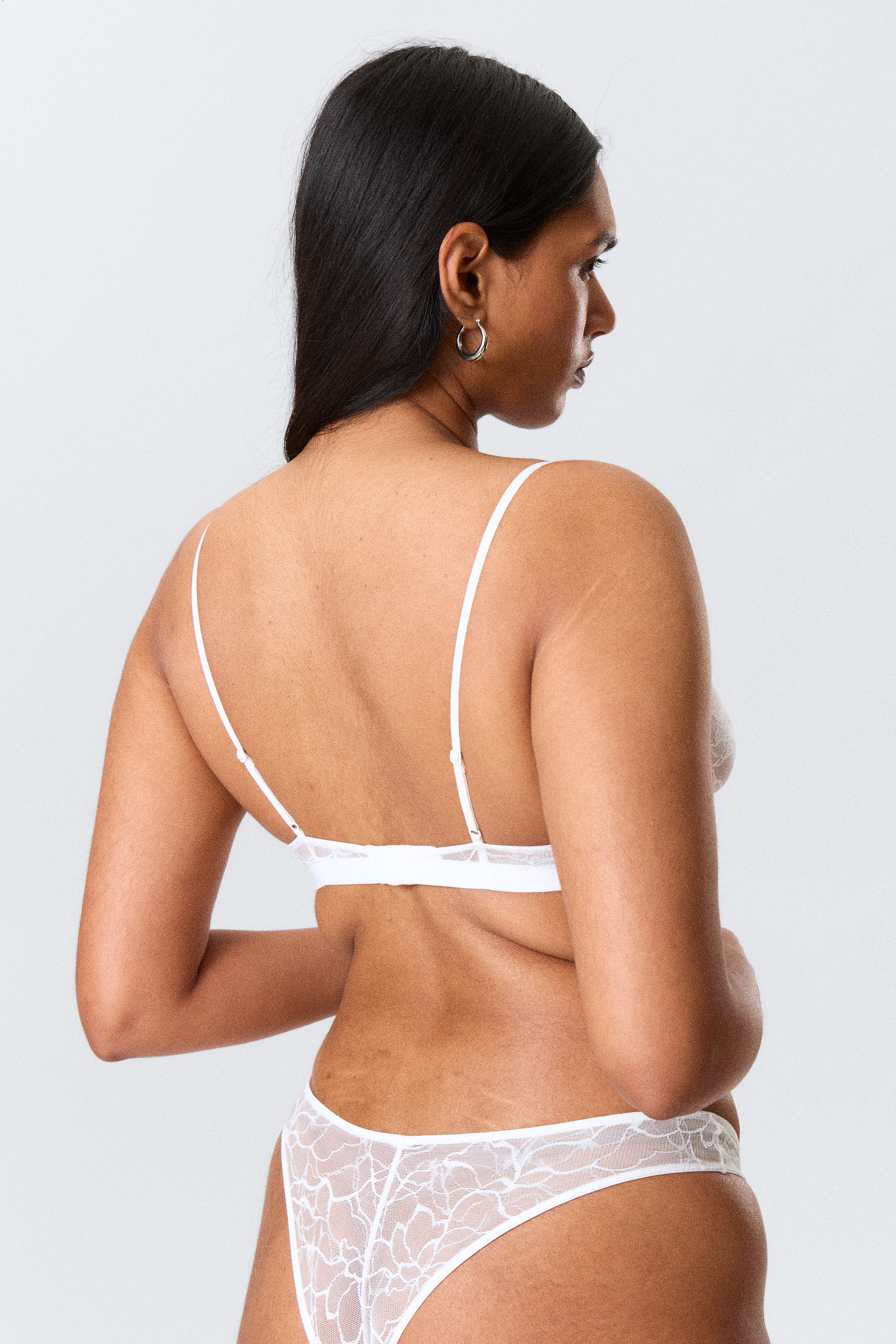 White - Scooped Swirly Lace Bra - 2