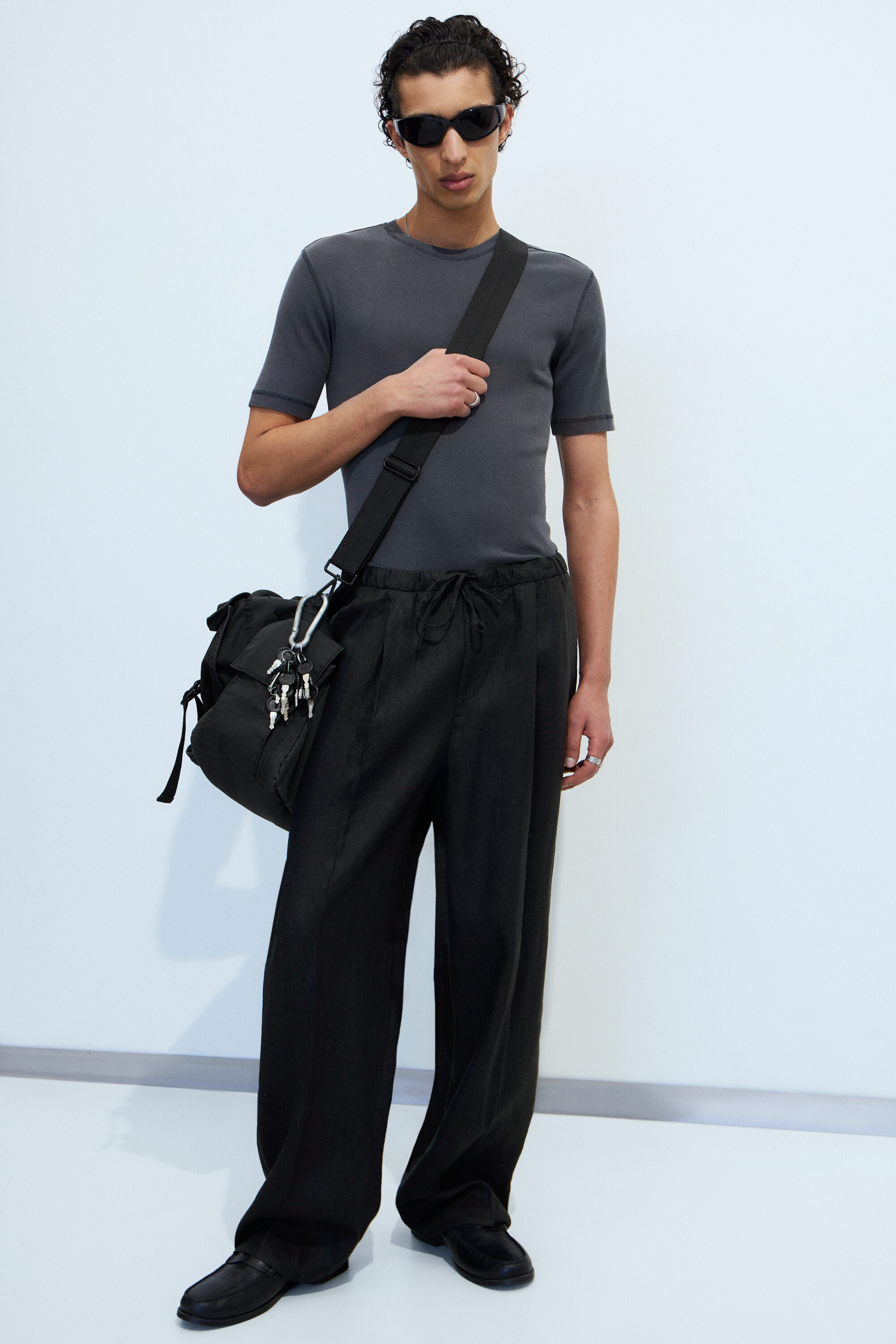 Black - Loose Fit Straight Leg Linen Trousers - 1