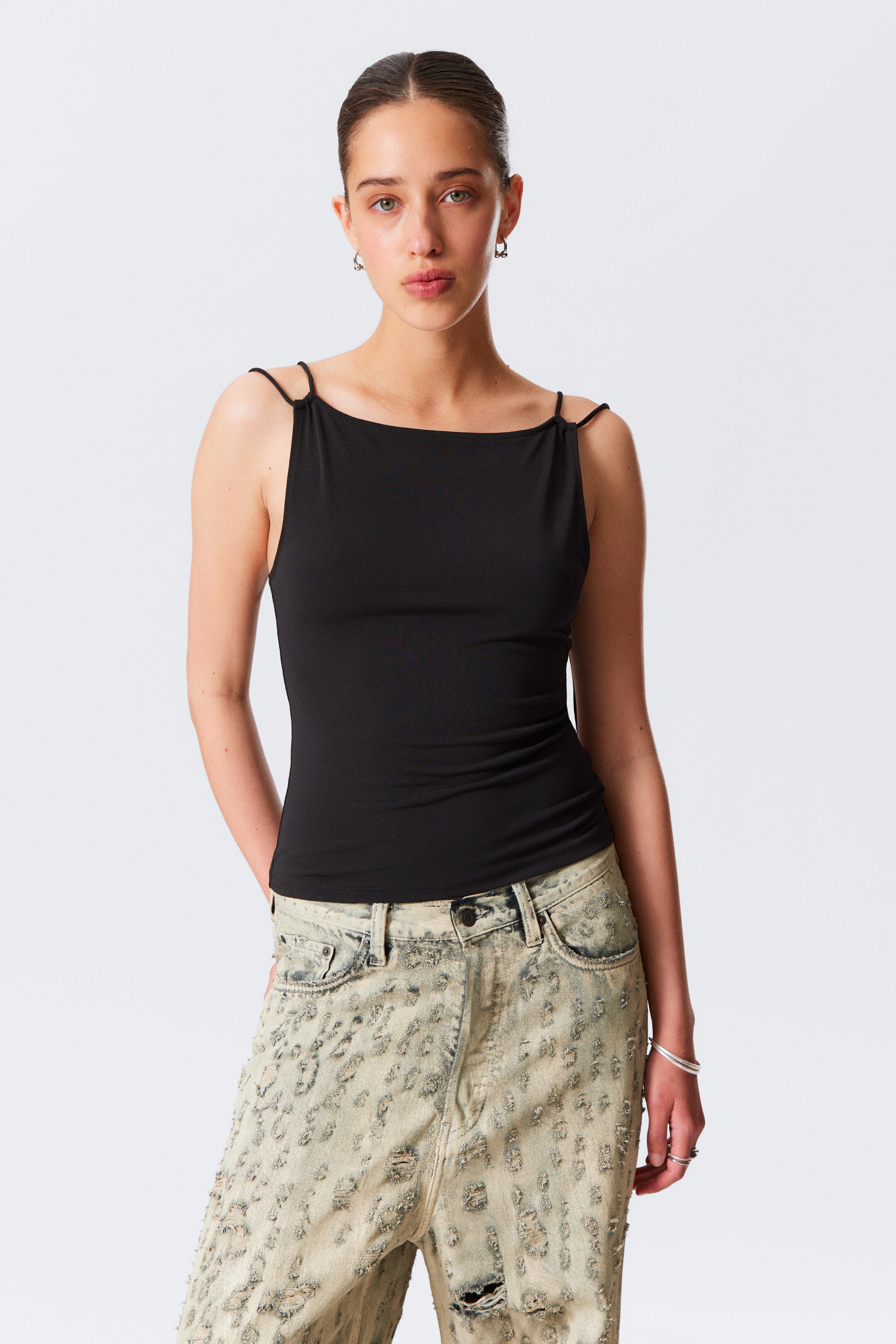 Ver imagen más grande: Top de tirantes de punto con cuello barco - Negro - MUJER | H&M ES 1