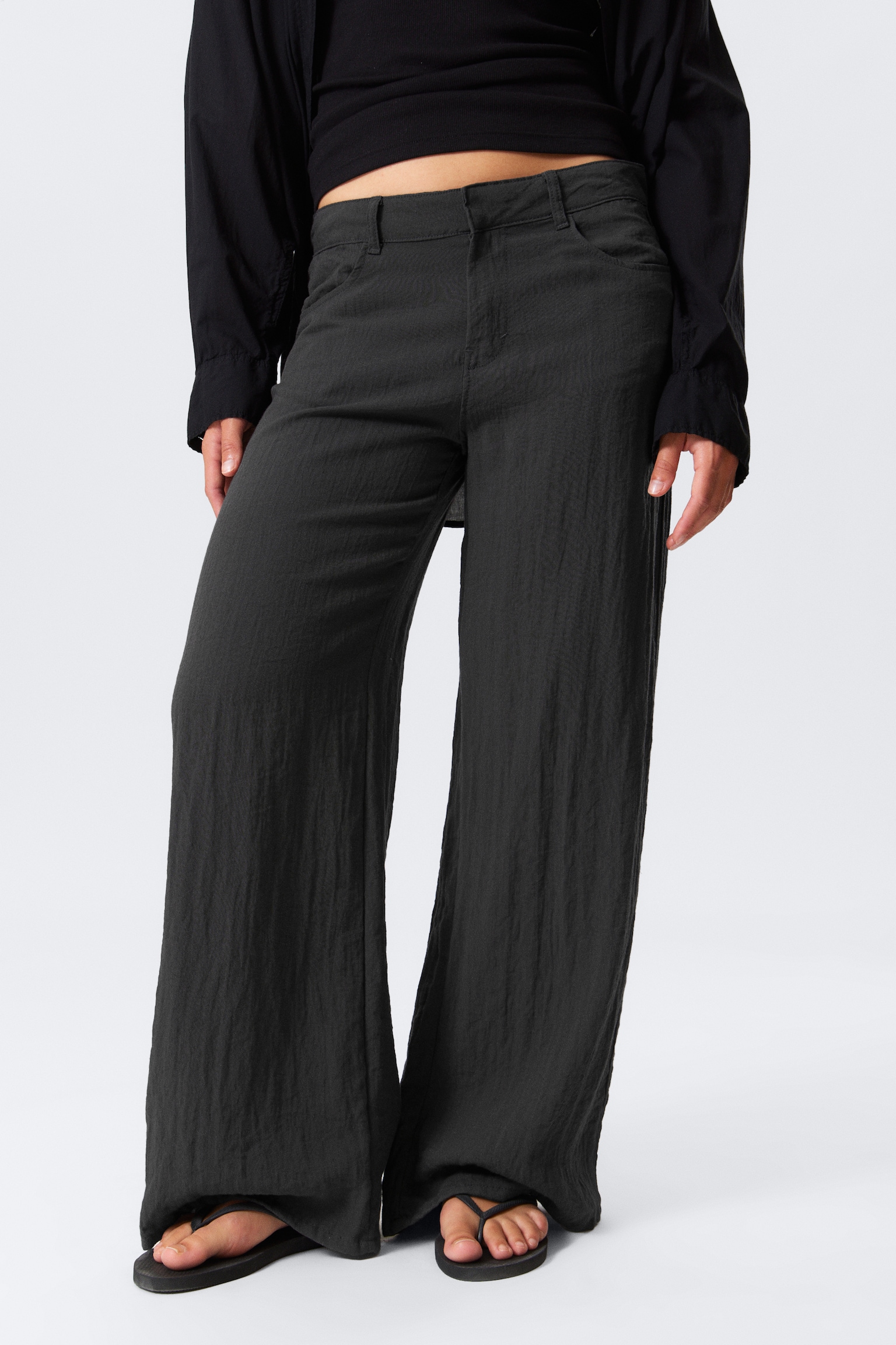 Crinkle Low Waist Loose Fit Trousers - Dark Grey/Beige/White - 4