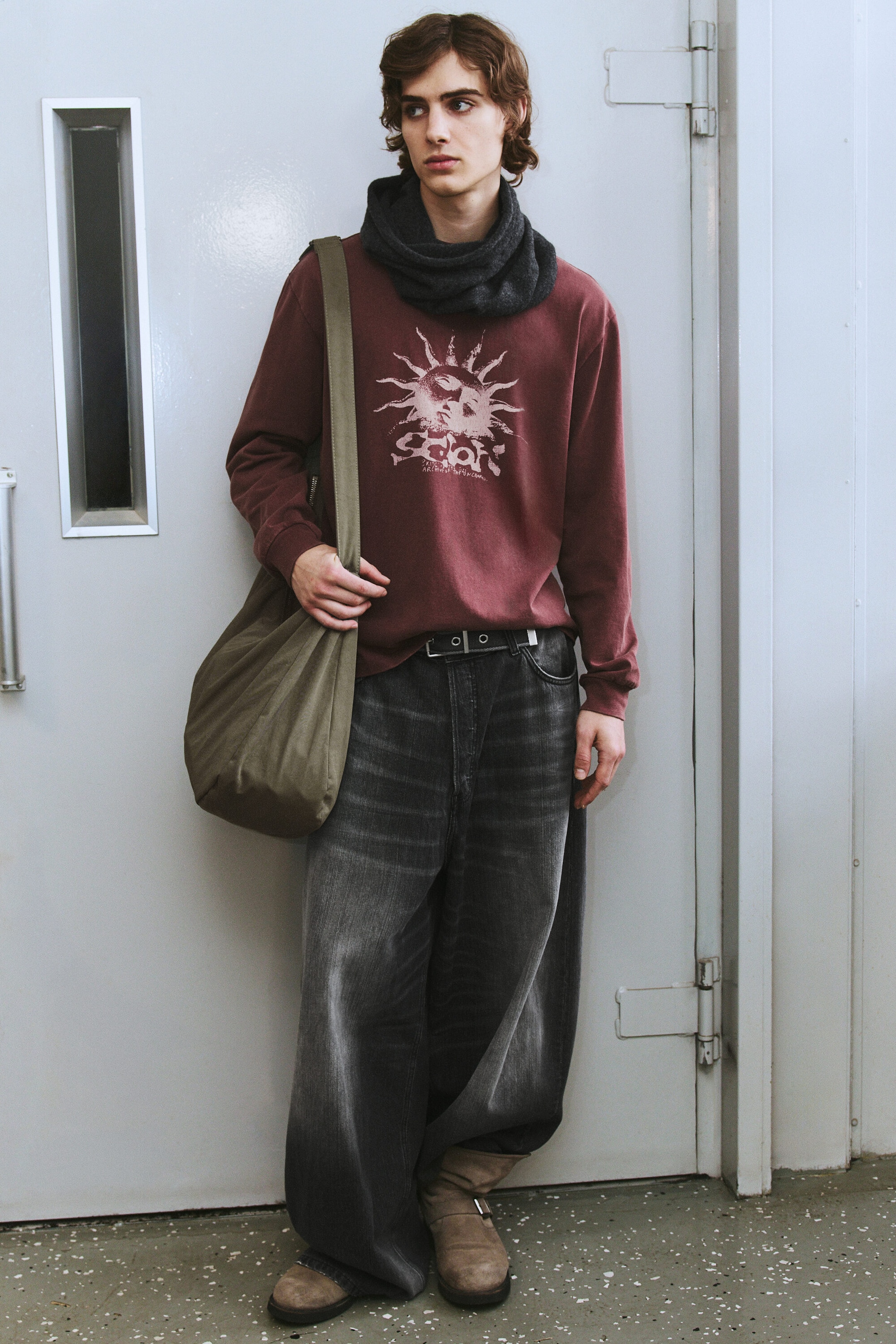 Dunkelrosa - Sonne - Lässiges Longsleeve mit Grafikdruck - 1