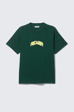 Dunkelgrün - "Bingo" - Kastiges T-Shirt mit Grafikprint - 0