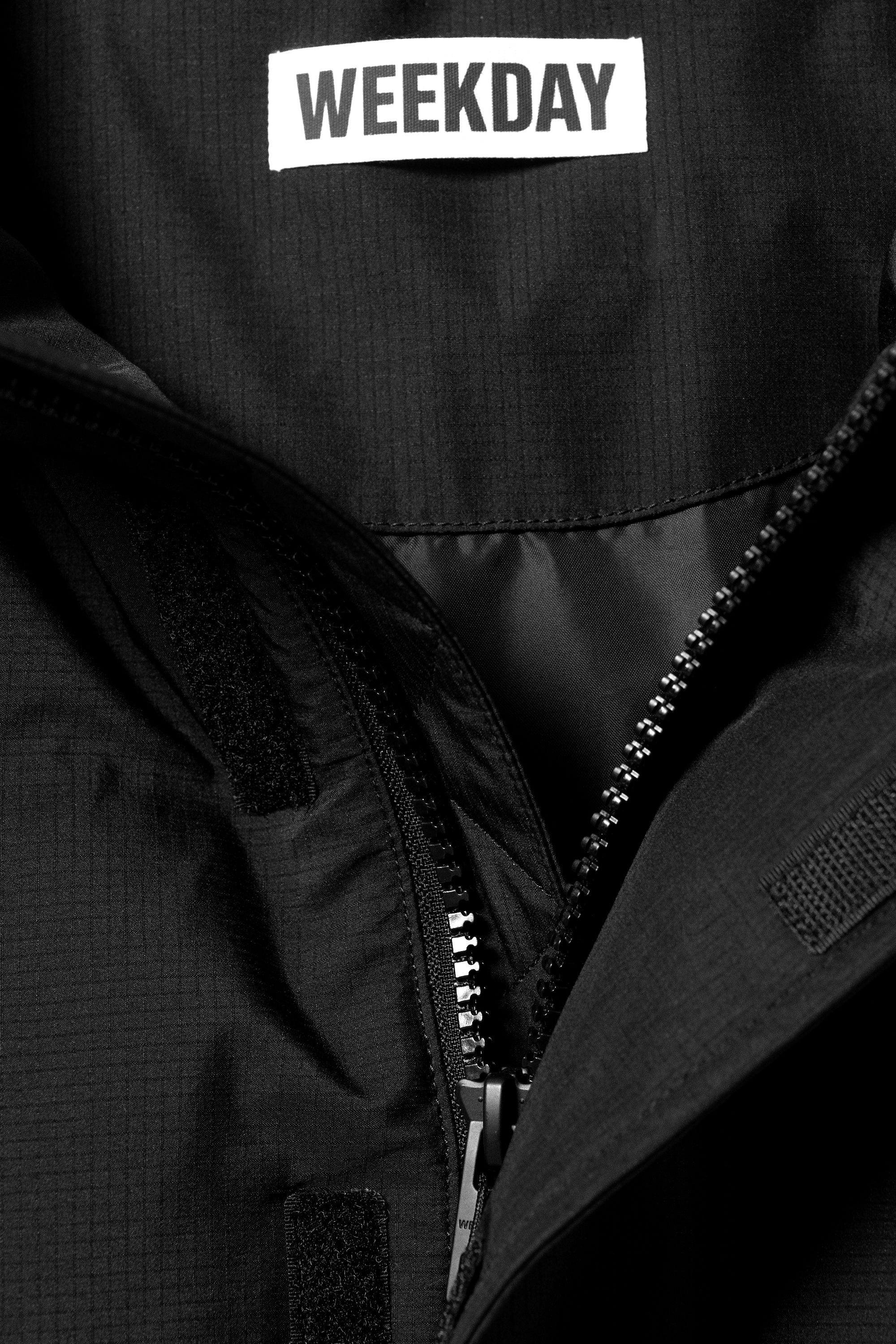 Schwarz - Hooded Puffer Jacket with Faux Fur Trim - 8