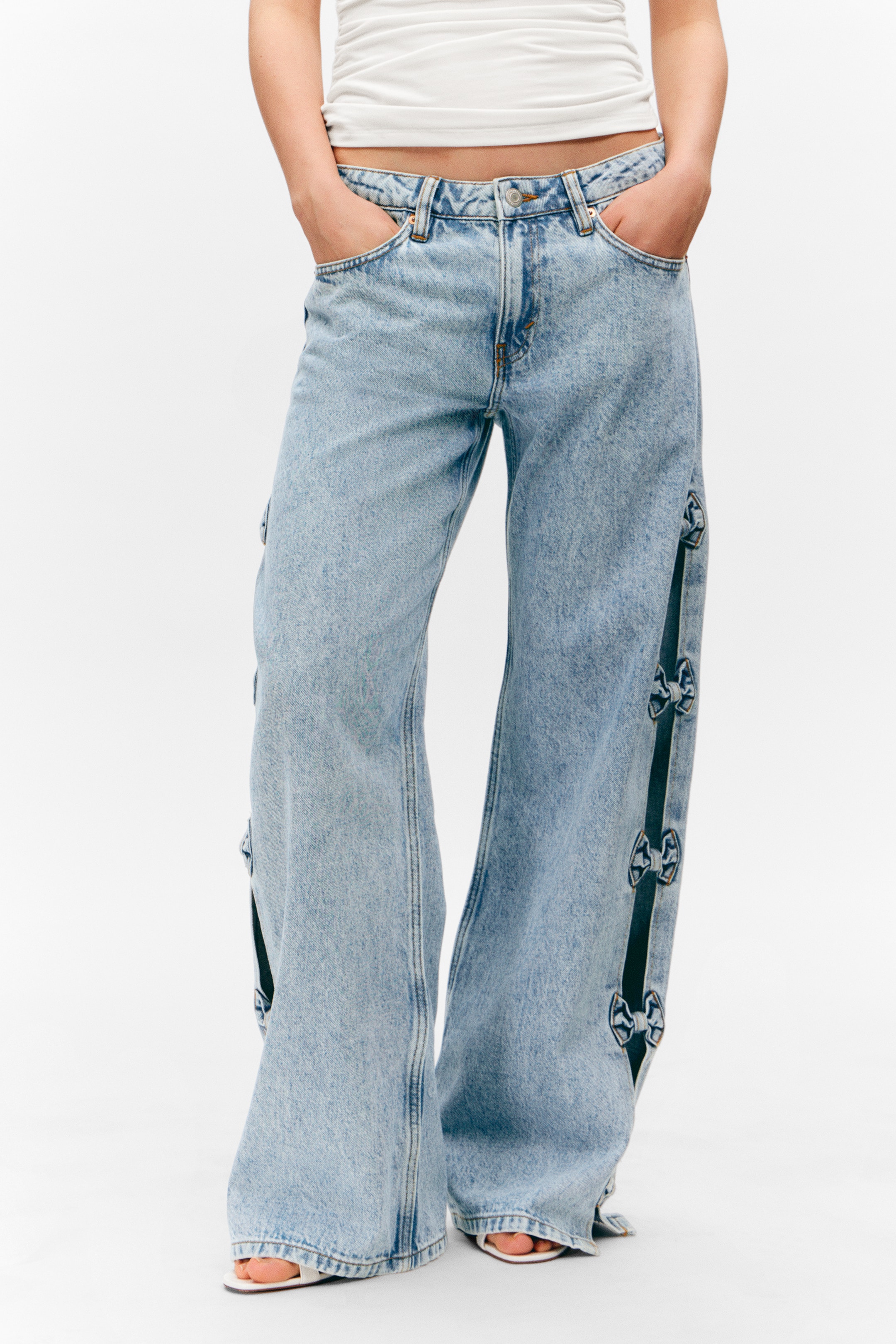 Grösseres Bild ansehen: Imoo Low Rise Wide Leg Bow Jeans - Mid Blue - Mittelblau - DAMEN | H&M CH 2