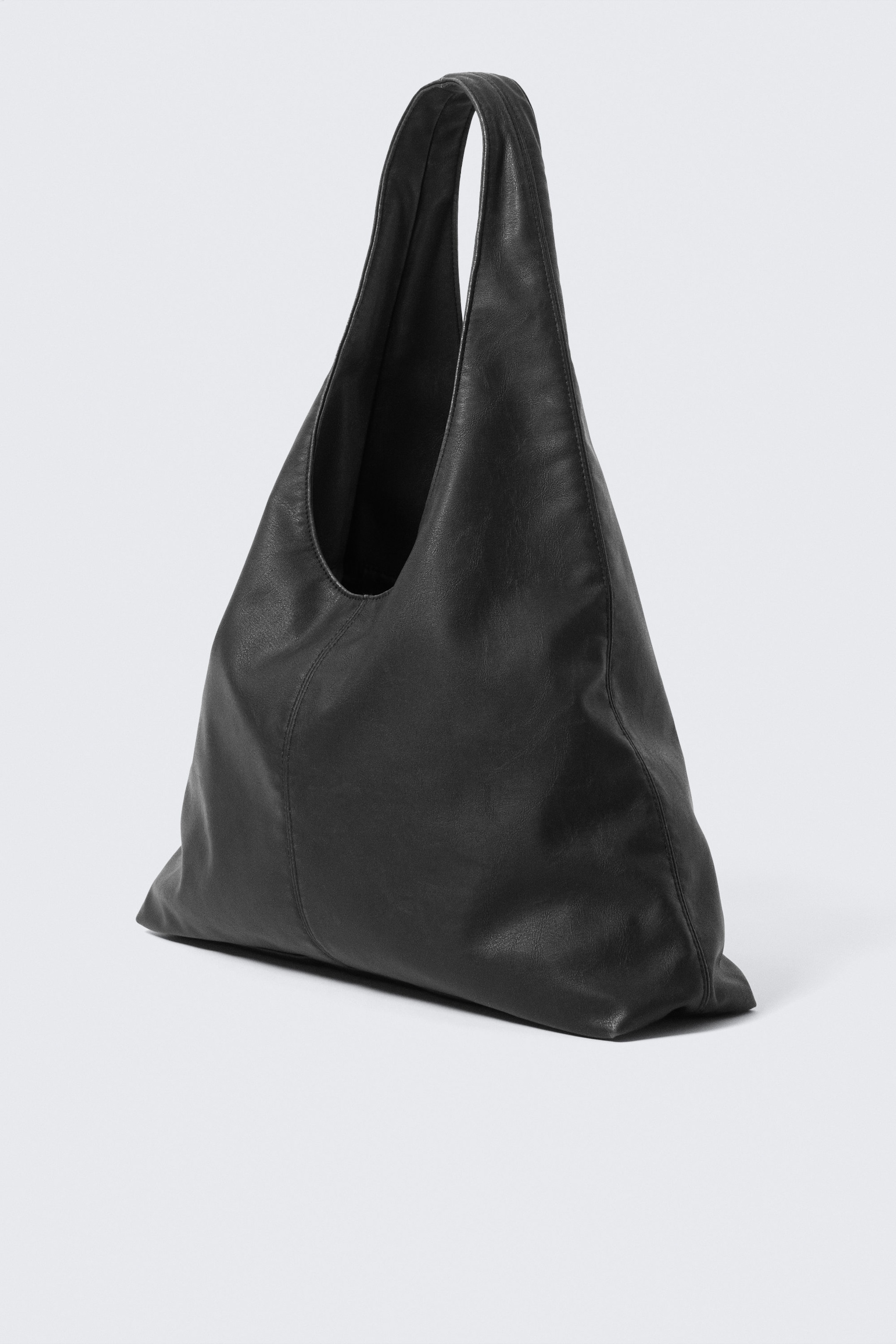 Schwarz - Schultertasche aus softem Kunstleder - 2