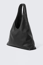 Schwarz - Schultertasche aus softem Kunstleder - 2