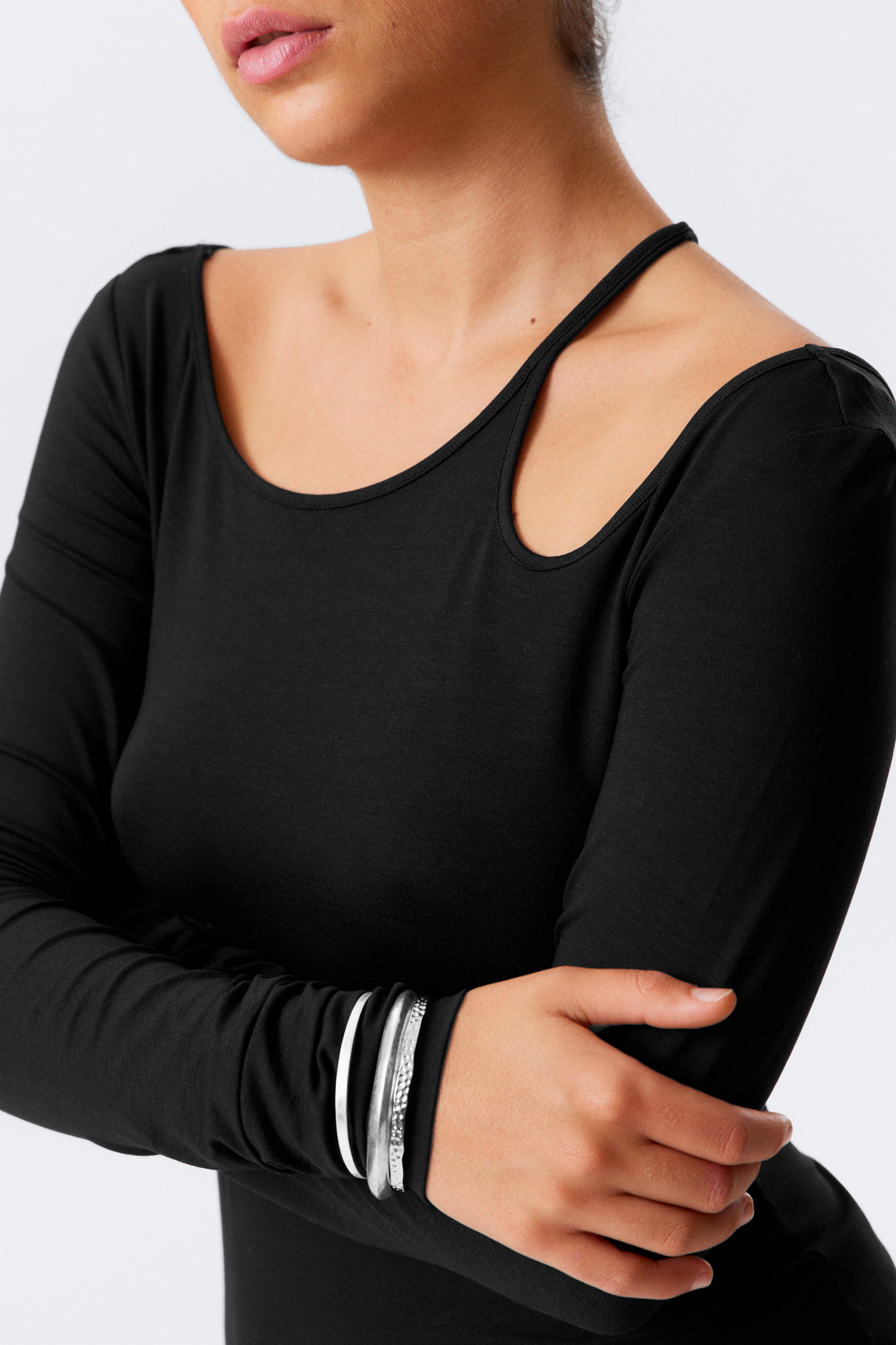Agrandir l'image: Top épaules nues à manches longues - Noir - FEMME | H&M FR 2