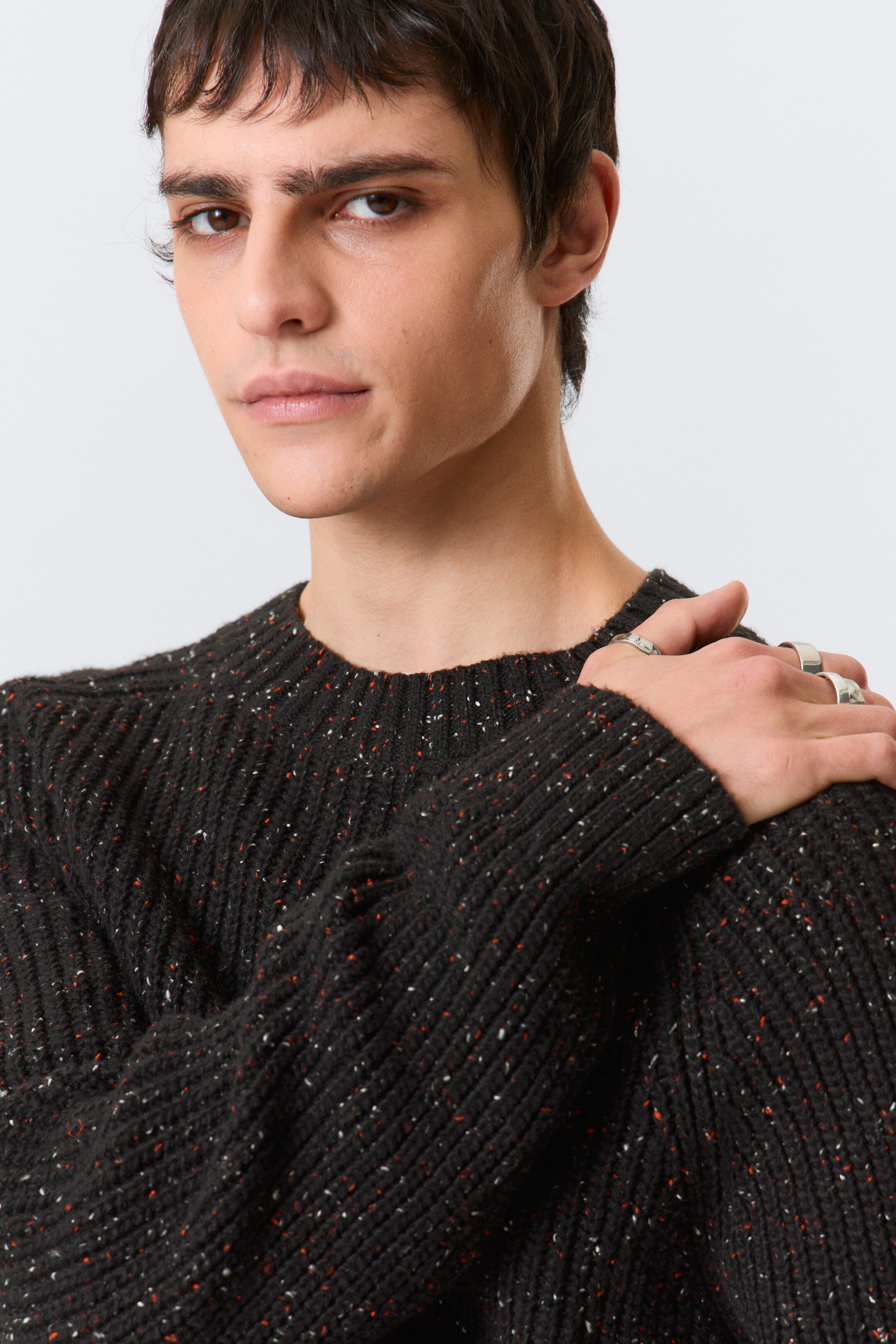 Visa större bild: Avslappnad Nepped Stickad Sweater - Svart - HERR | H&M FI 3