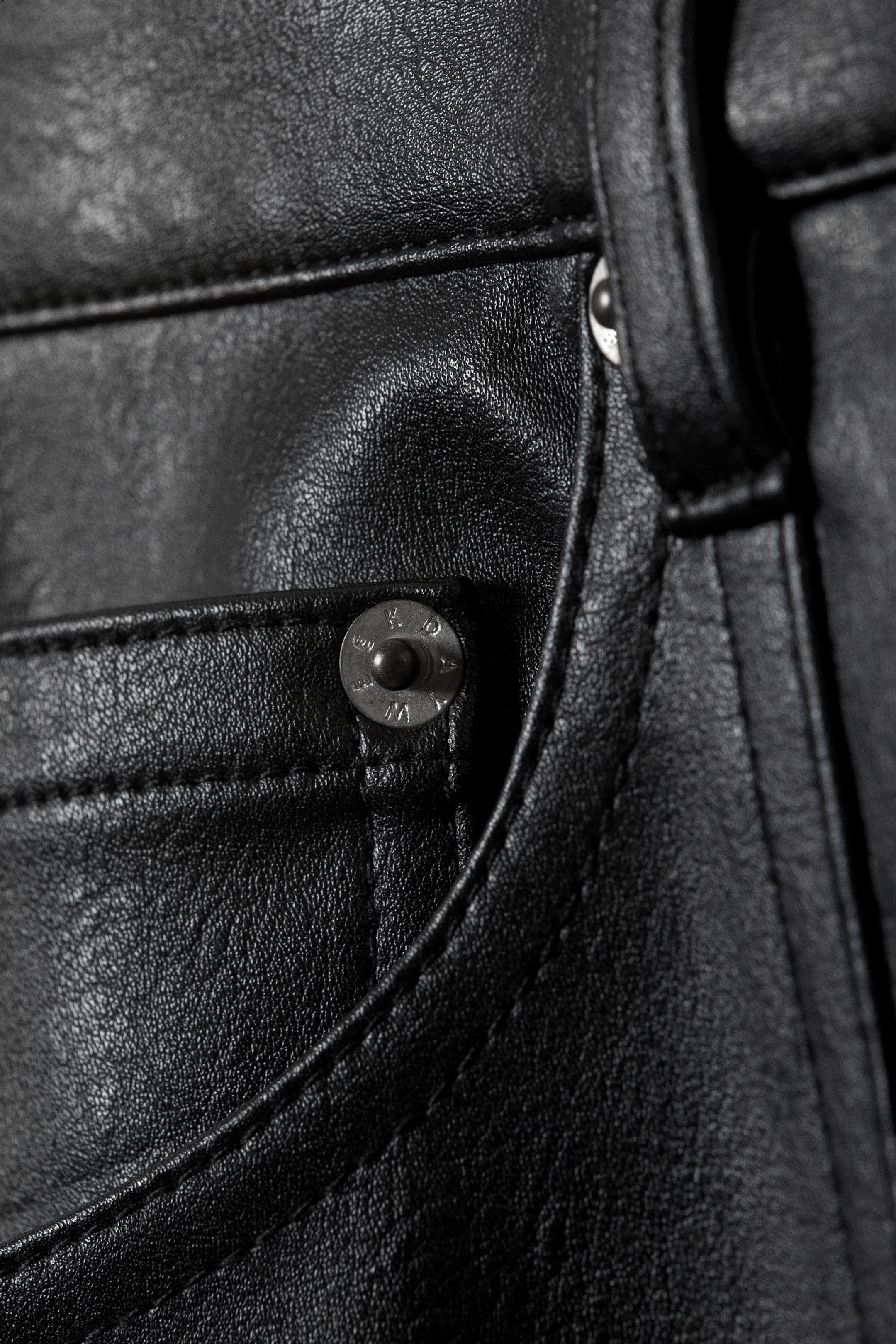 Schwarz - Space Relaxed Faux Leather Zip Hem Trousers - 5