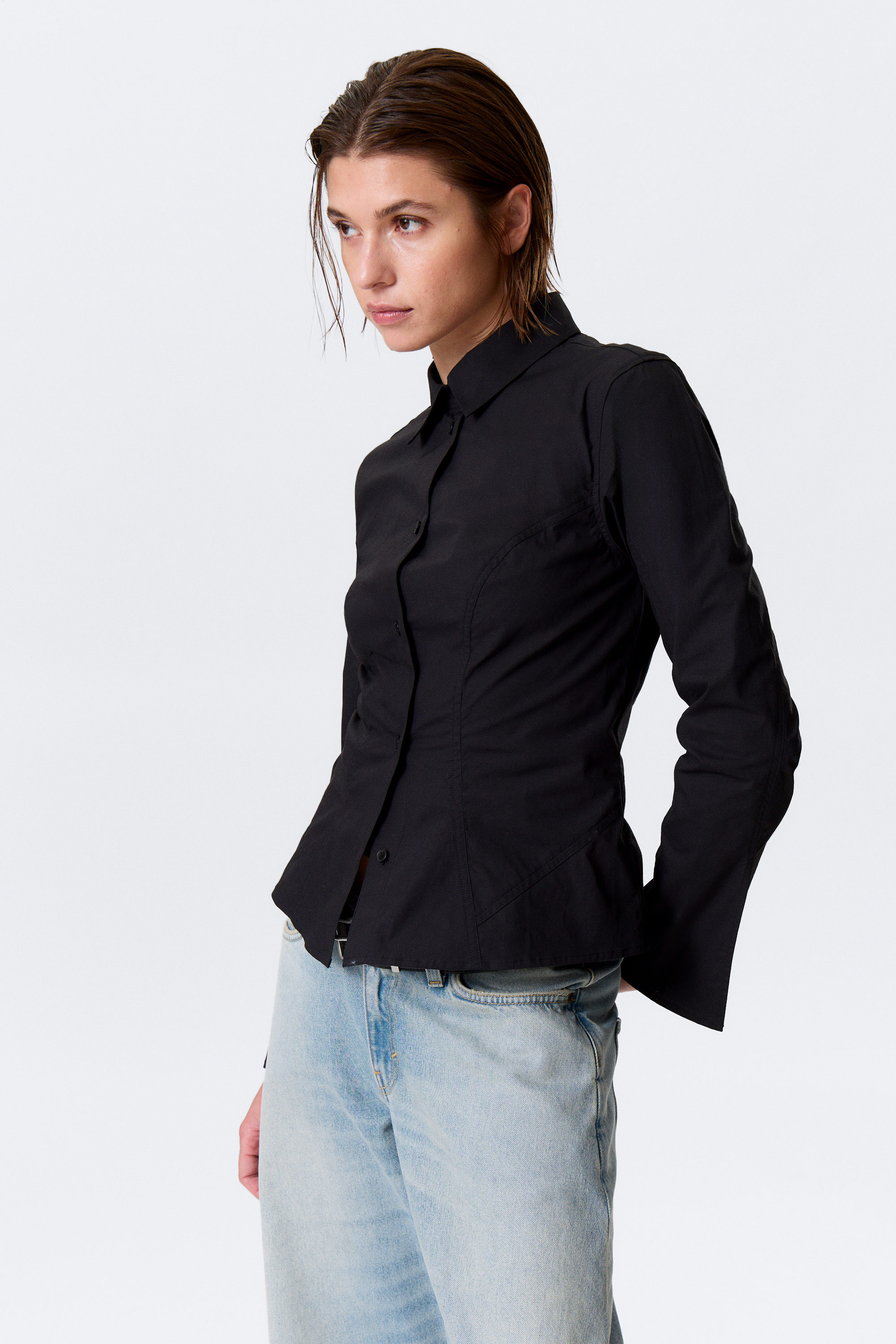 Schwarz - Eng anliegendes langärmliges Baumwollhemd - 2