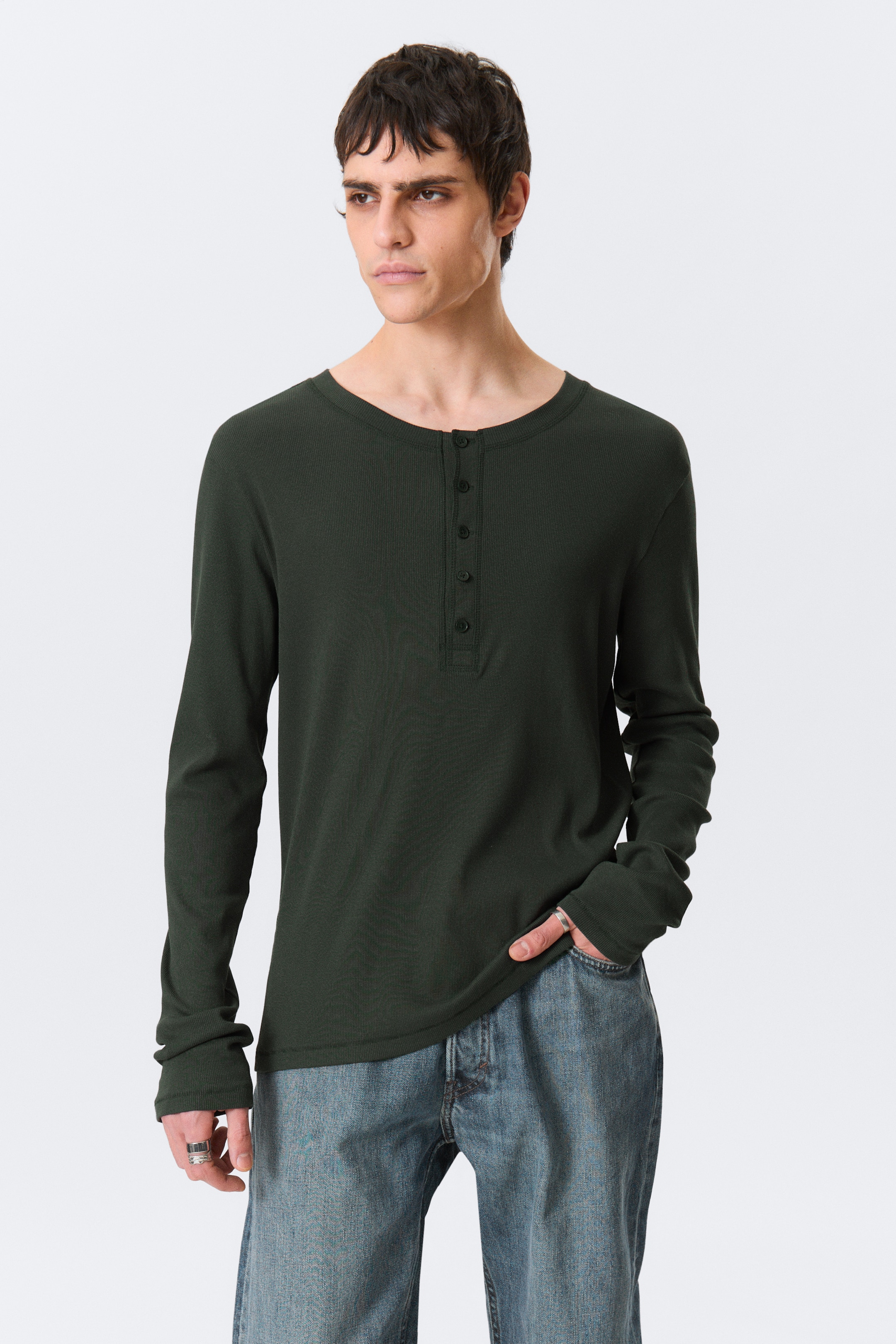 Zobrazit větší obrázek: Tričko Henley s dlouhým rukávem - Tmavě zelená - MUŽI | H&M CZ 1