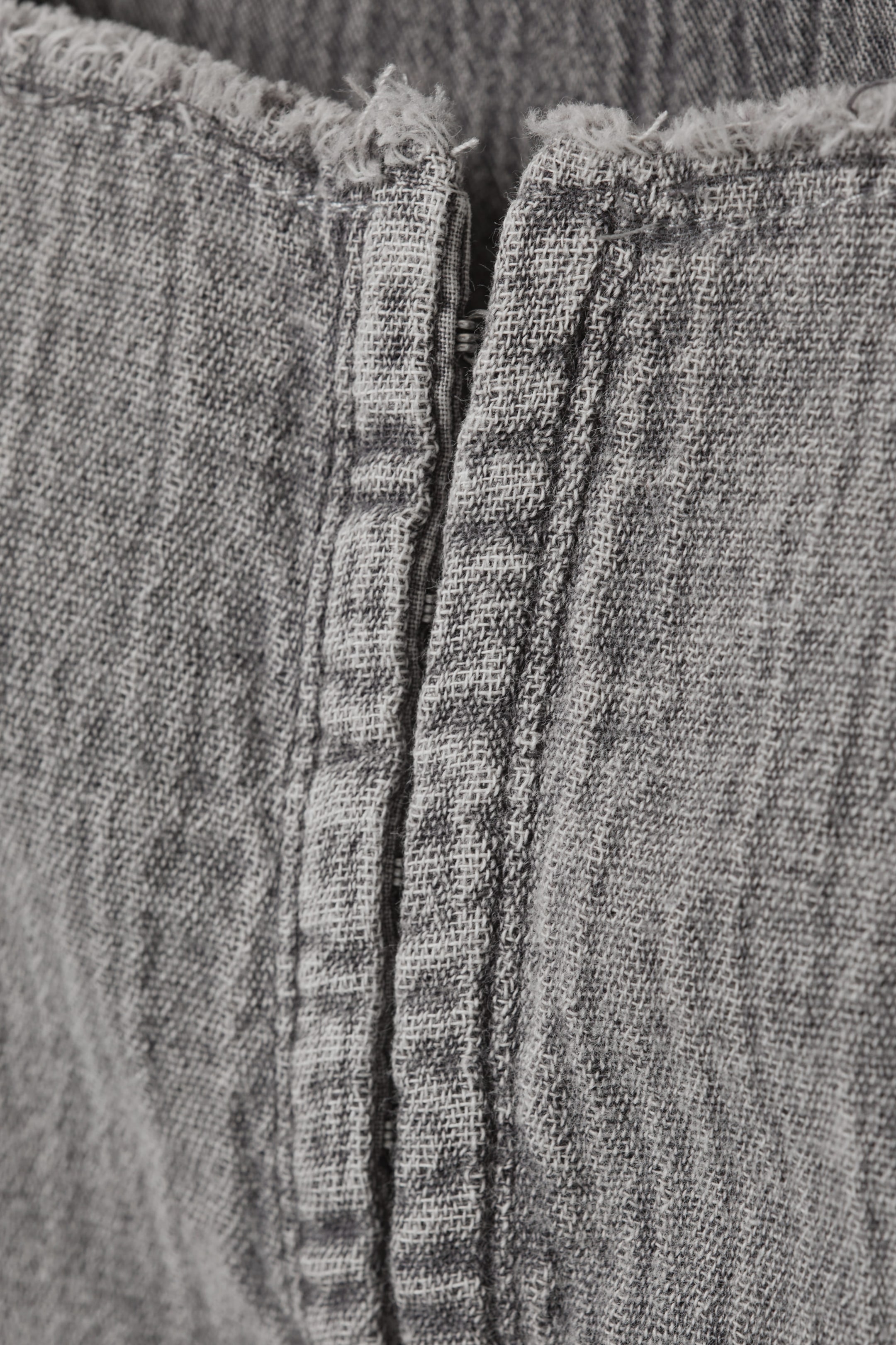 Verwaschenes Grau - Verwaschenes Twill-Oberteil mit eckigem Ausschnitt - 2