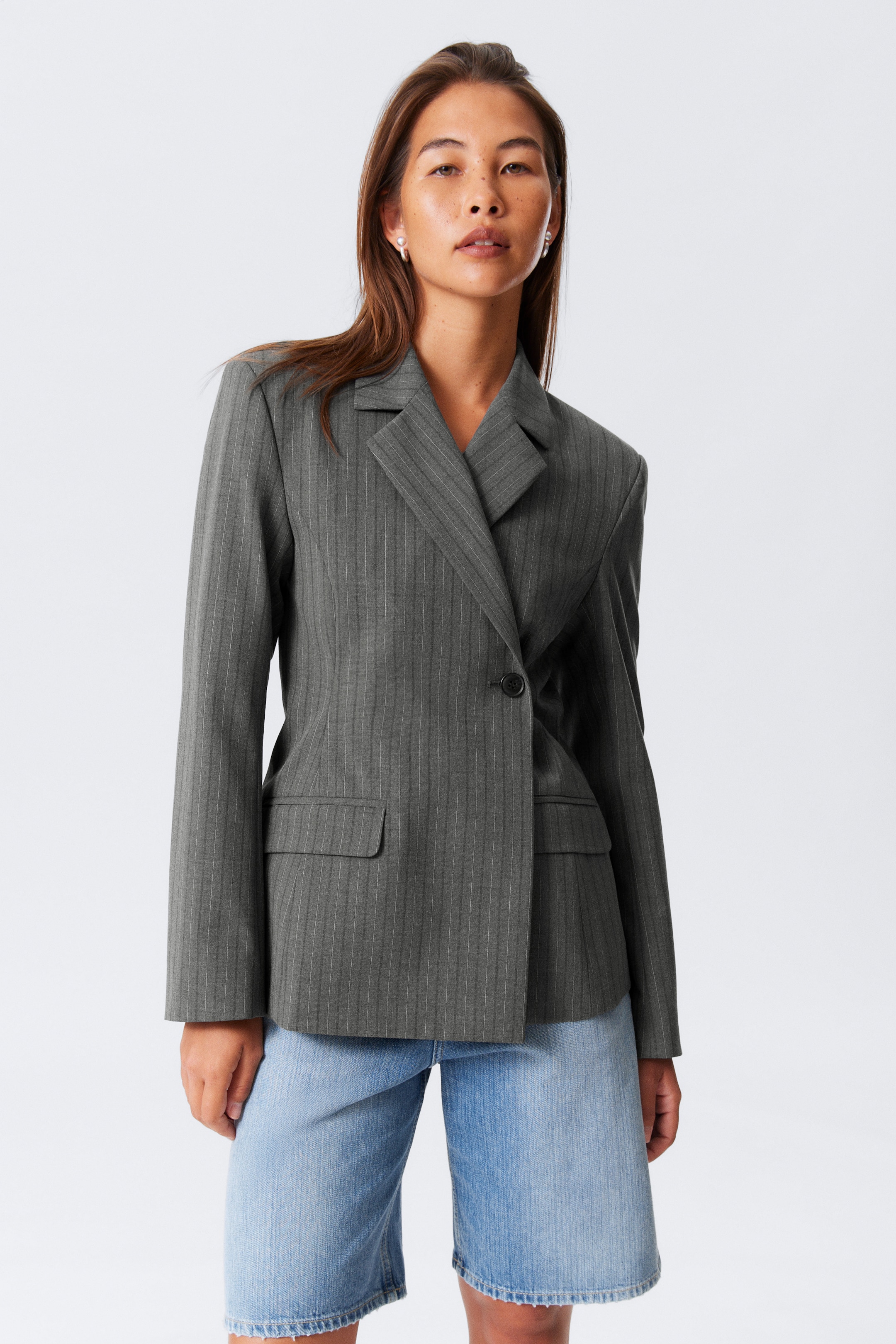 Größeres Bild anzeigen: Zweireihiger Anzugblazer - Dunkelgrau-Melange gestreift - Ladies | H&M AT 2