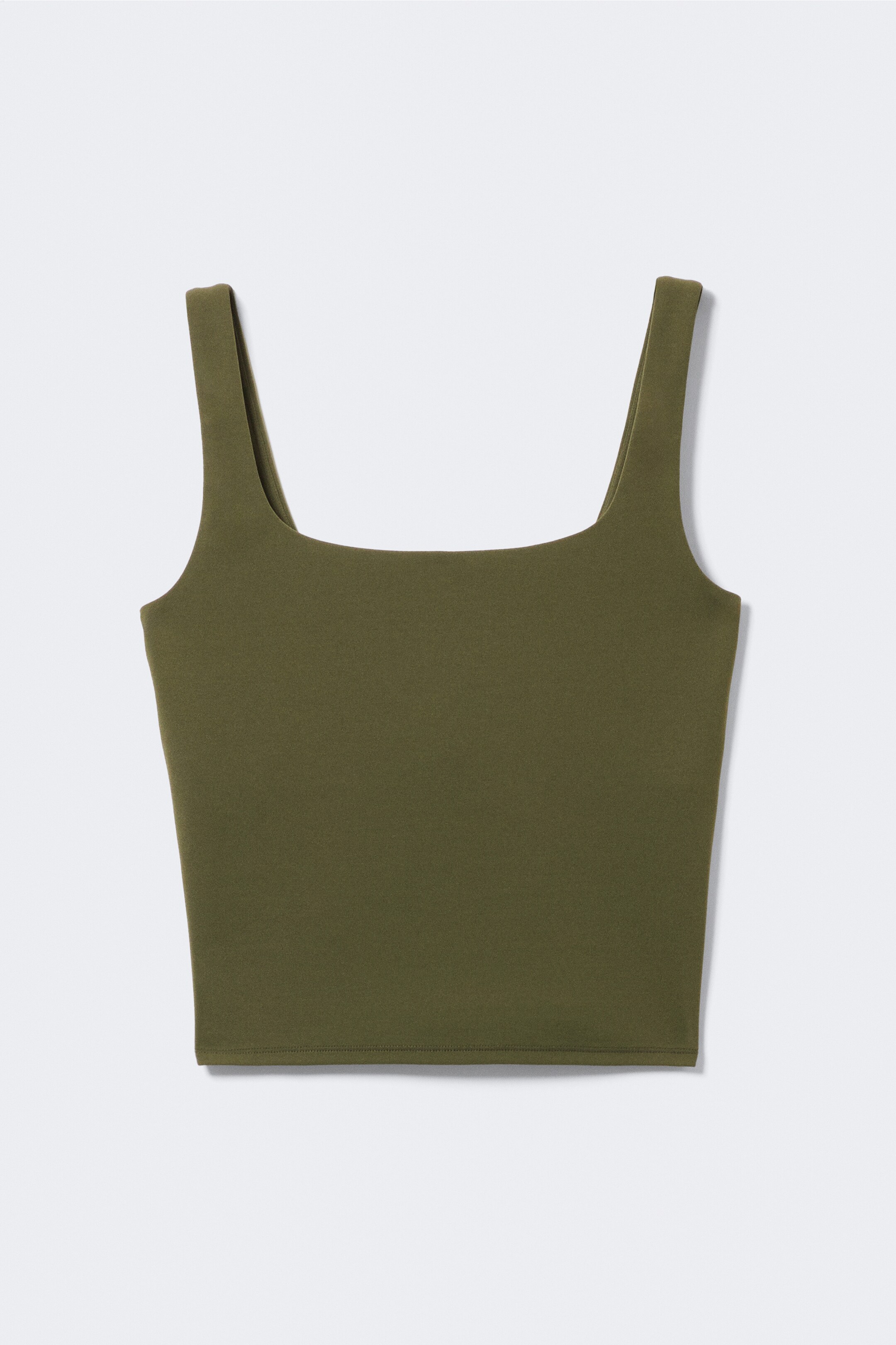 Zobraziť väčší obrázok: Predný pohľad na olivovo zelený tank top má štvorcový výstrih a široké ramienka. Top je vyrobený z hladkej, pevnej látky.