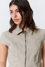 Beige - Fitted Short-Sleeved Zip Top - 3