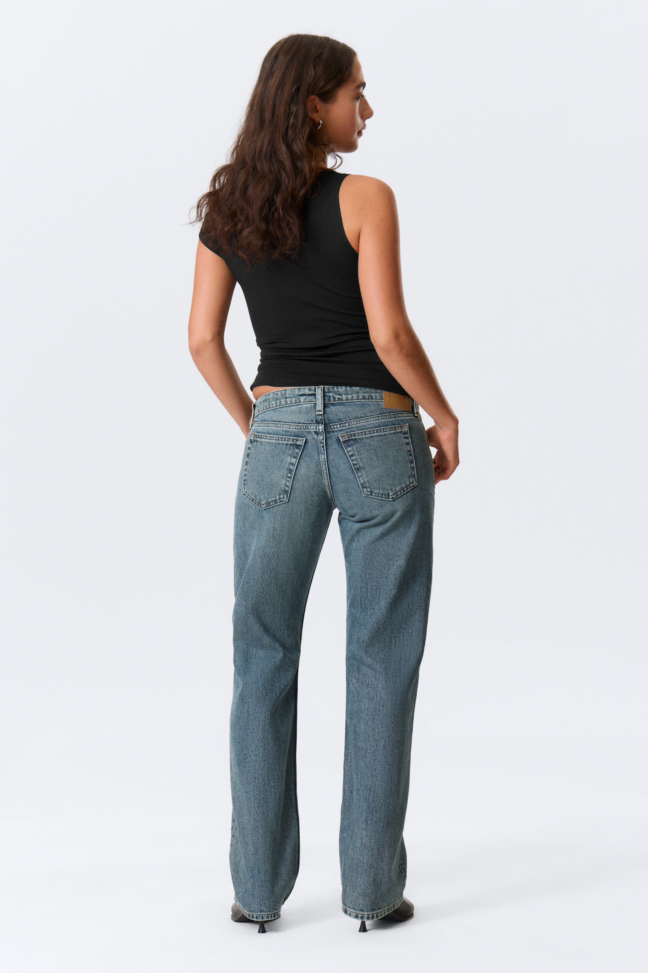 Vezi imaginea mai mare: Arrow Low Rise Regular Straight Leg Jeans - Albastru Deschis – Albastru Mediu - FEMEI | H&M RO 3