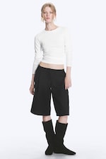 Svart - Trekvartslånga lediga kostymshorts med låg midja - 0