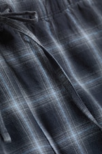 Blau kariert - Entspannte Pyjamahose aus Flanell - 4